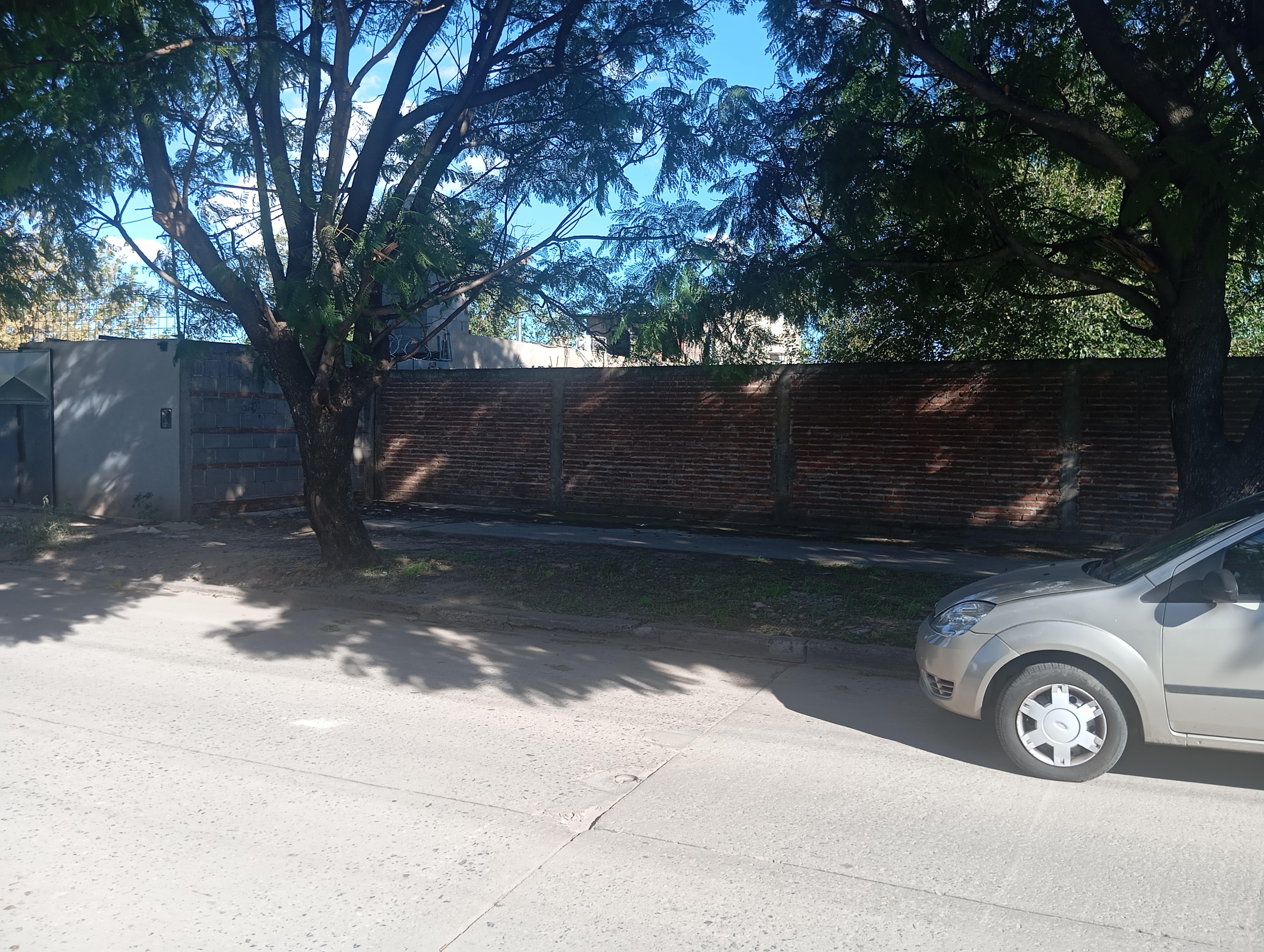 Alq. Terreno  Rosedal.