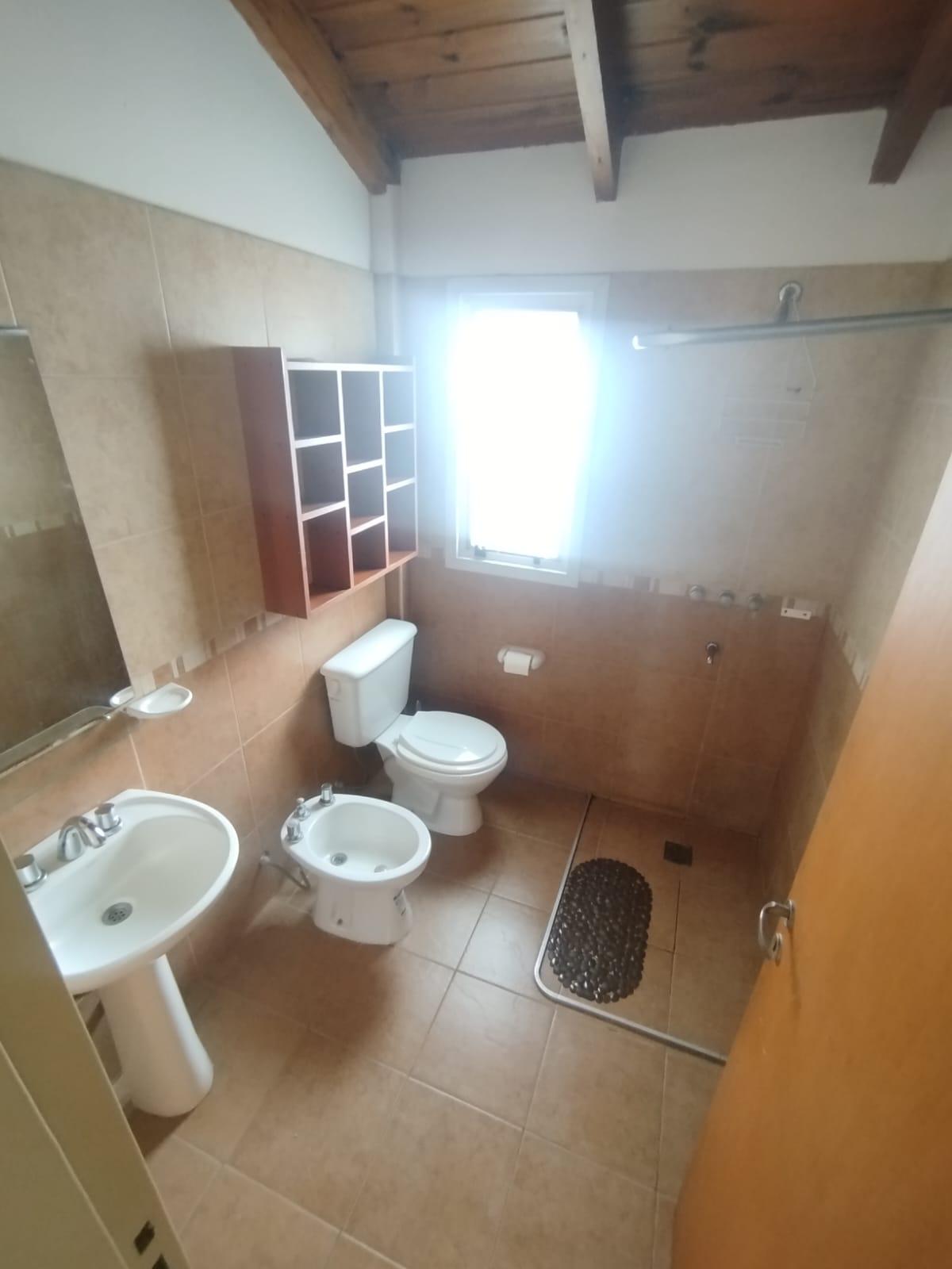 ALQUILER ANUAL - DUPLEX 2 DORM. CON COCHERA