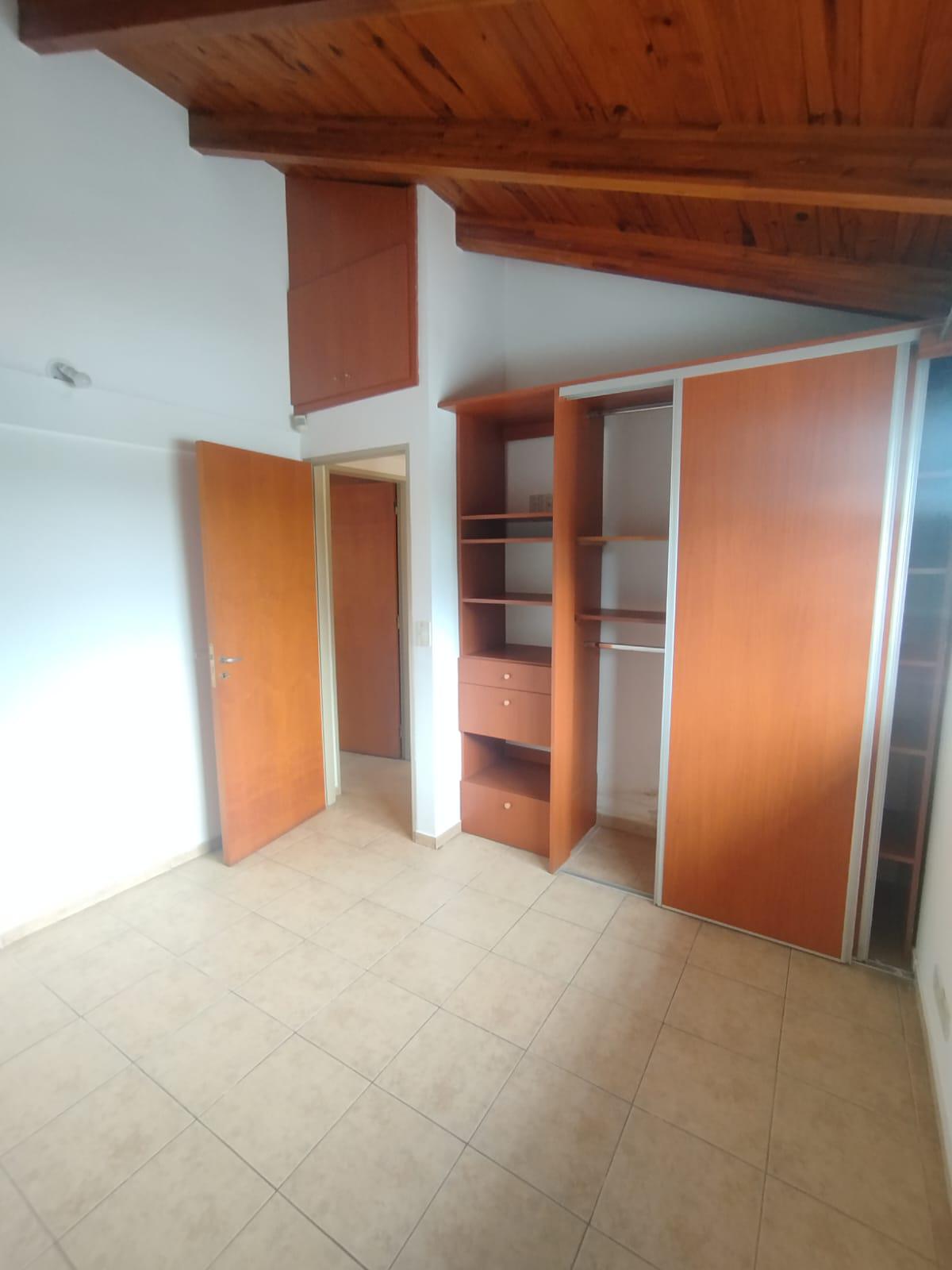 ALQUILER ANUAL - DUPLEX 2 DORM. CON COCHERA