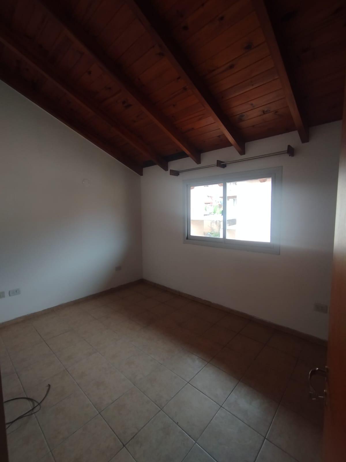 ALQUILER ANUAL - DUPLEX 2 DORM. CON COCHERA