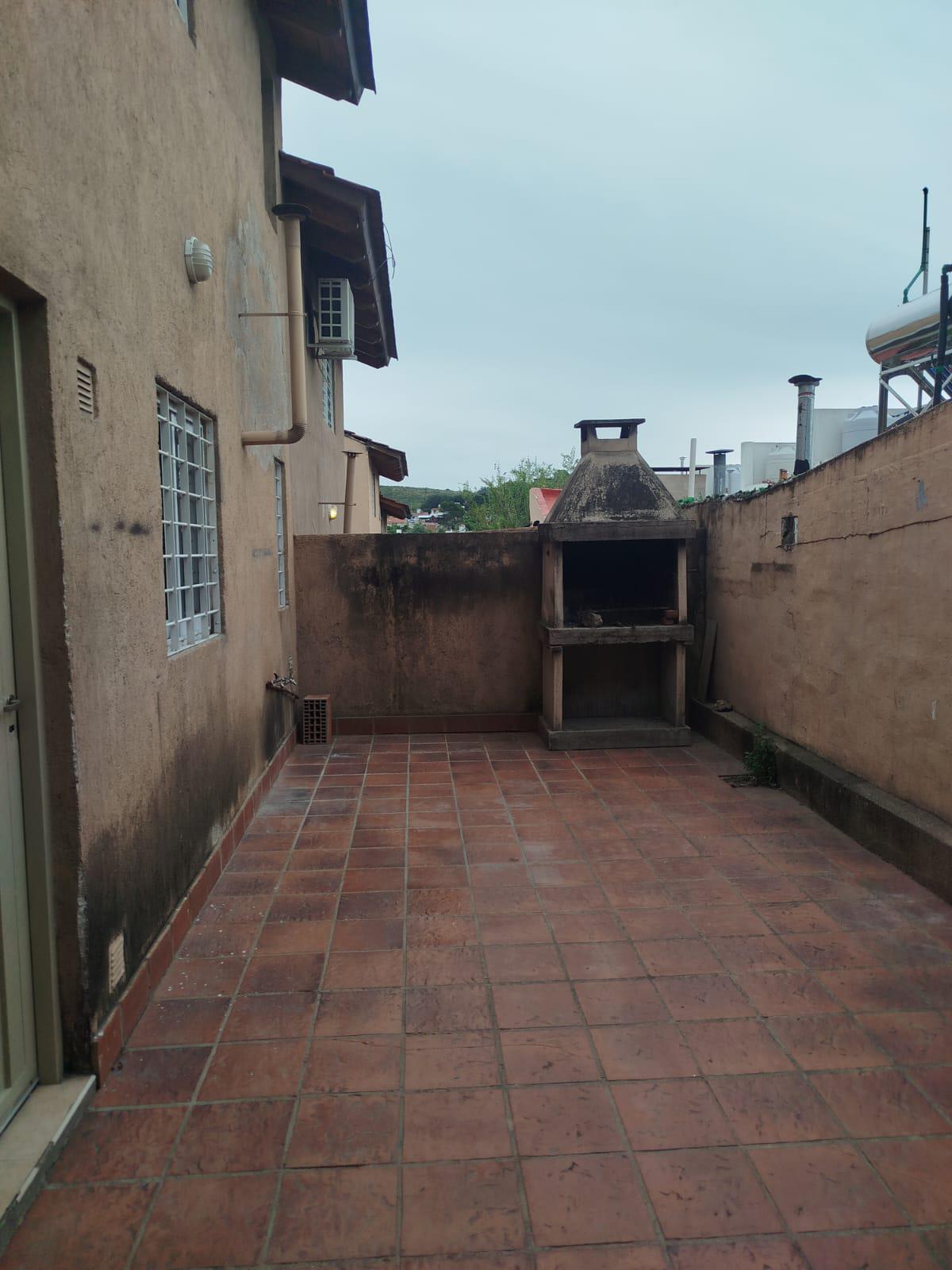 ALQUILER ANUAL - DUPLEX 2 DORM. CON COCHERA