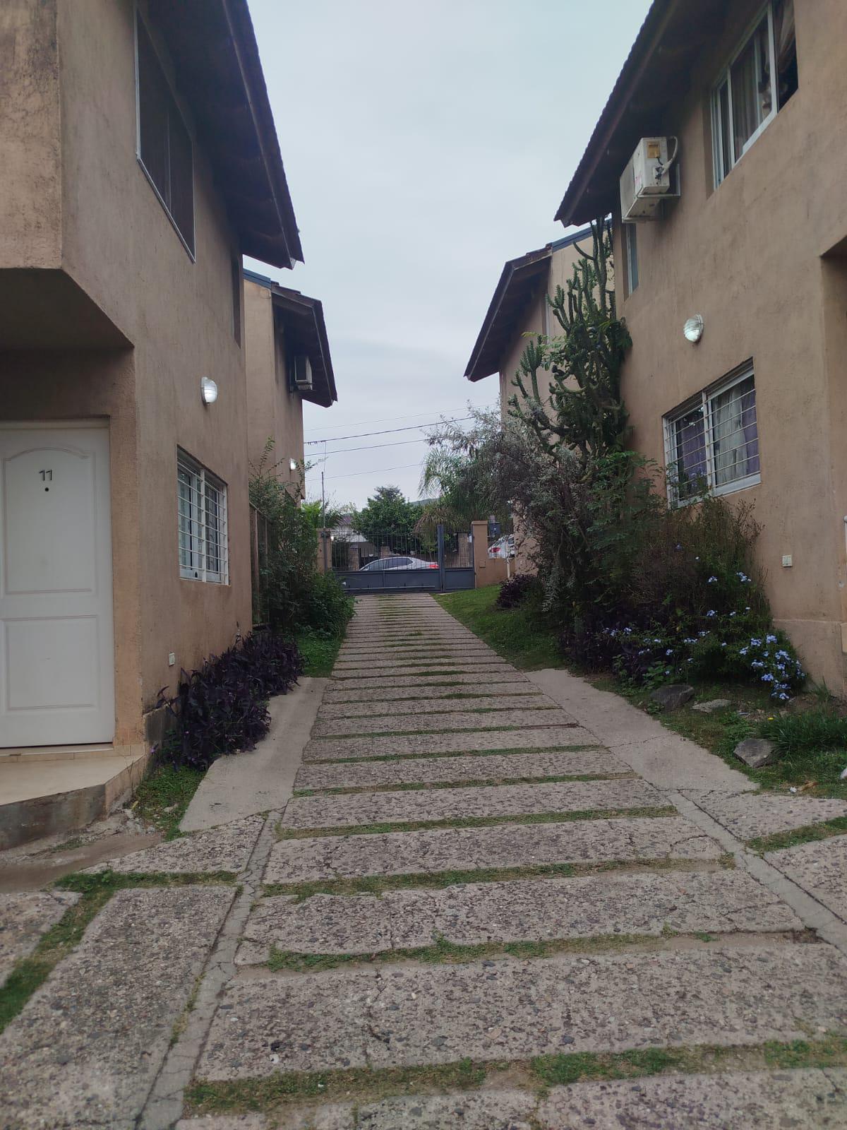 ALQUILER ANUAL - DUPLEX 2 DORM. CON COCHERA