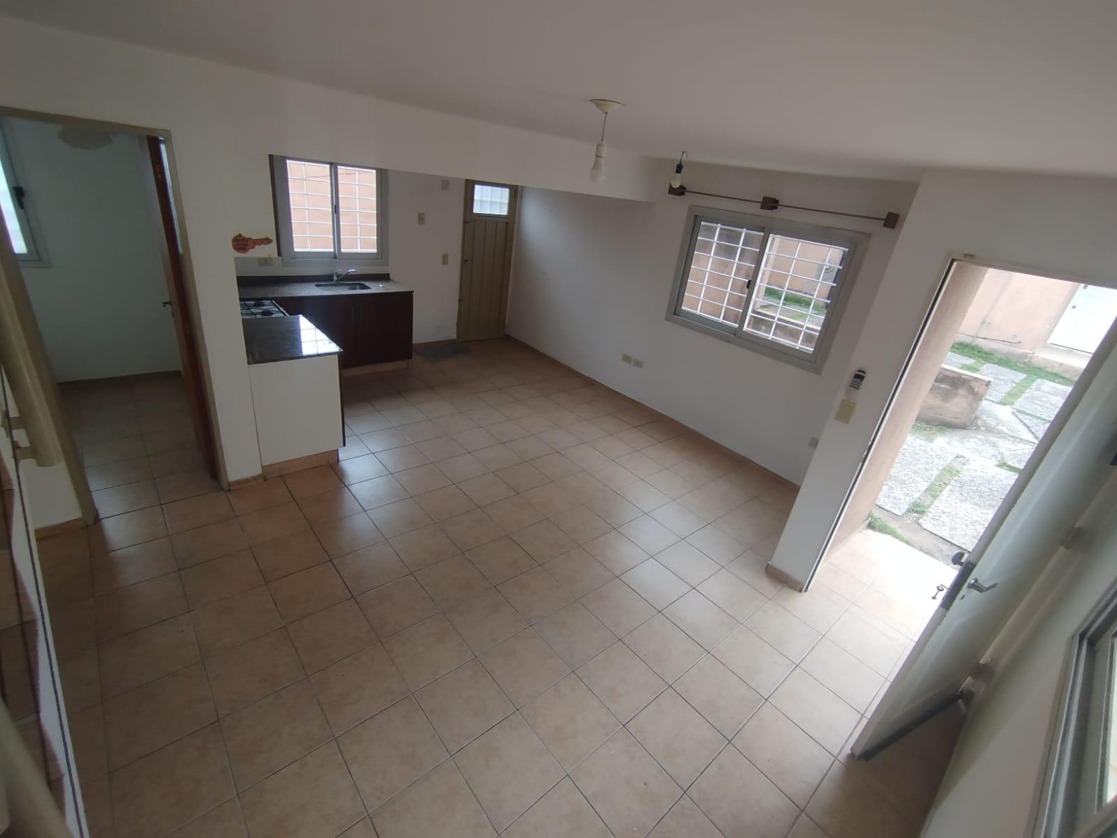 ALQUILER ANUAL - DUPLEX 2 DORM. CON COCHERA