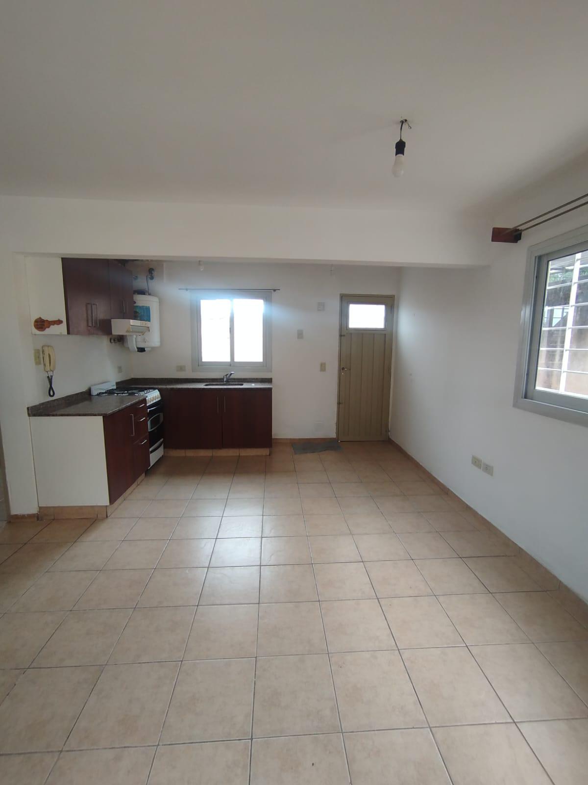 ALQUILER ANUAL - DUPLEX 2 DORM. CON COCHERA