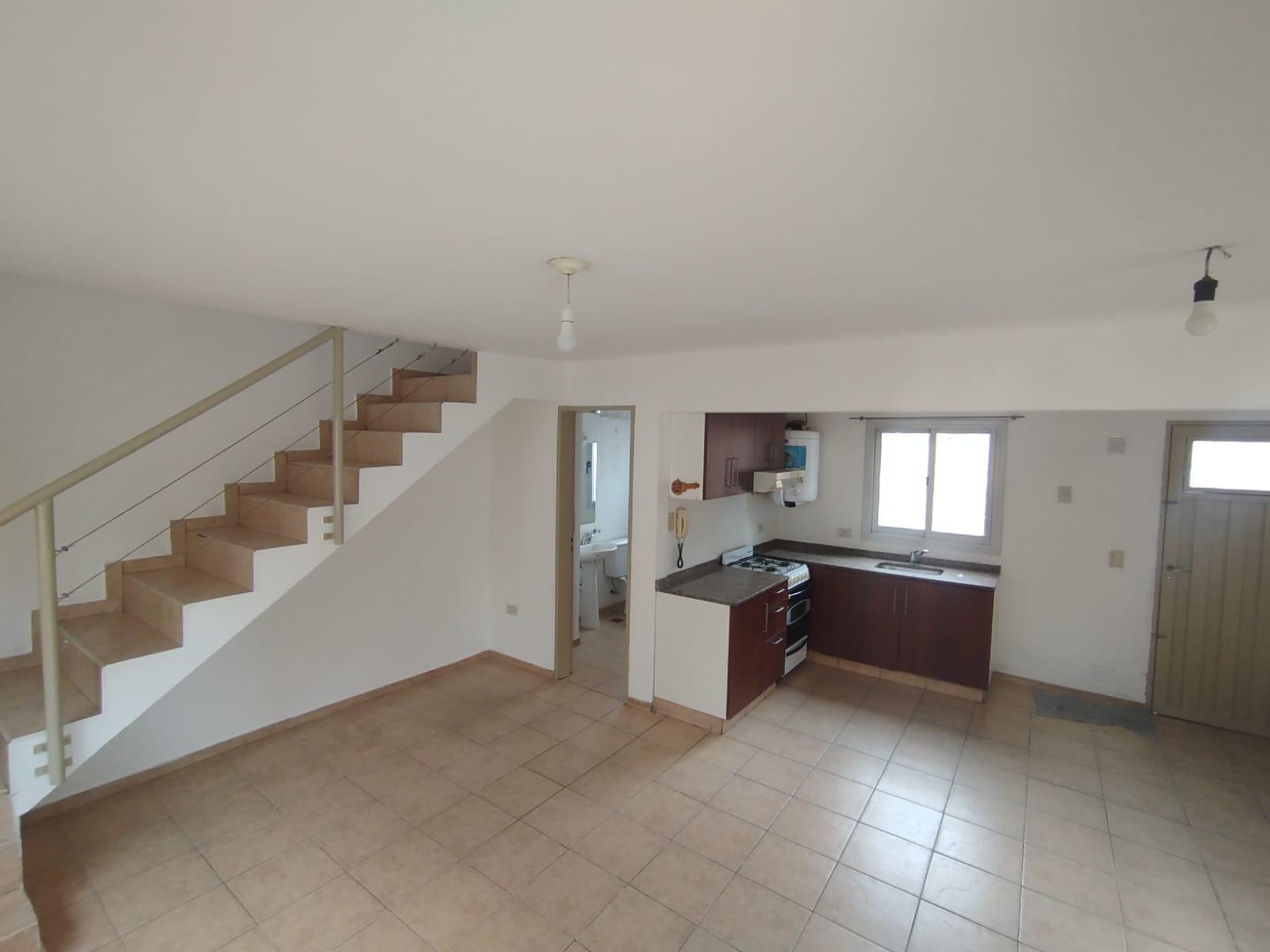 ALQUILER ANUAL - DUPLEX 2 DORM. CON COCHERA