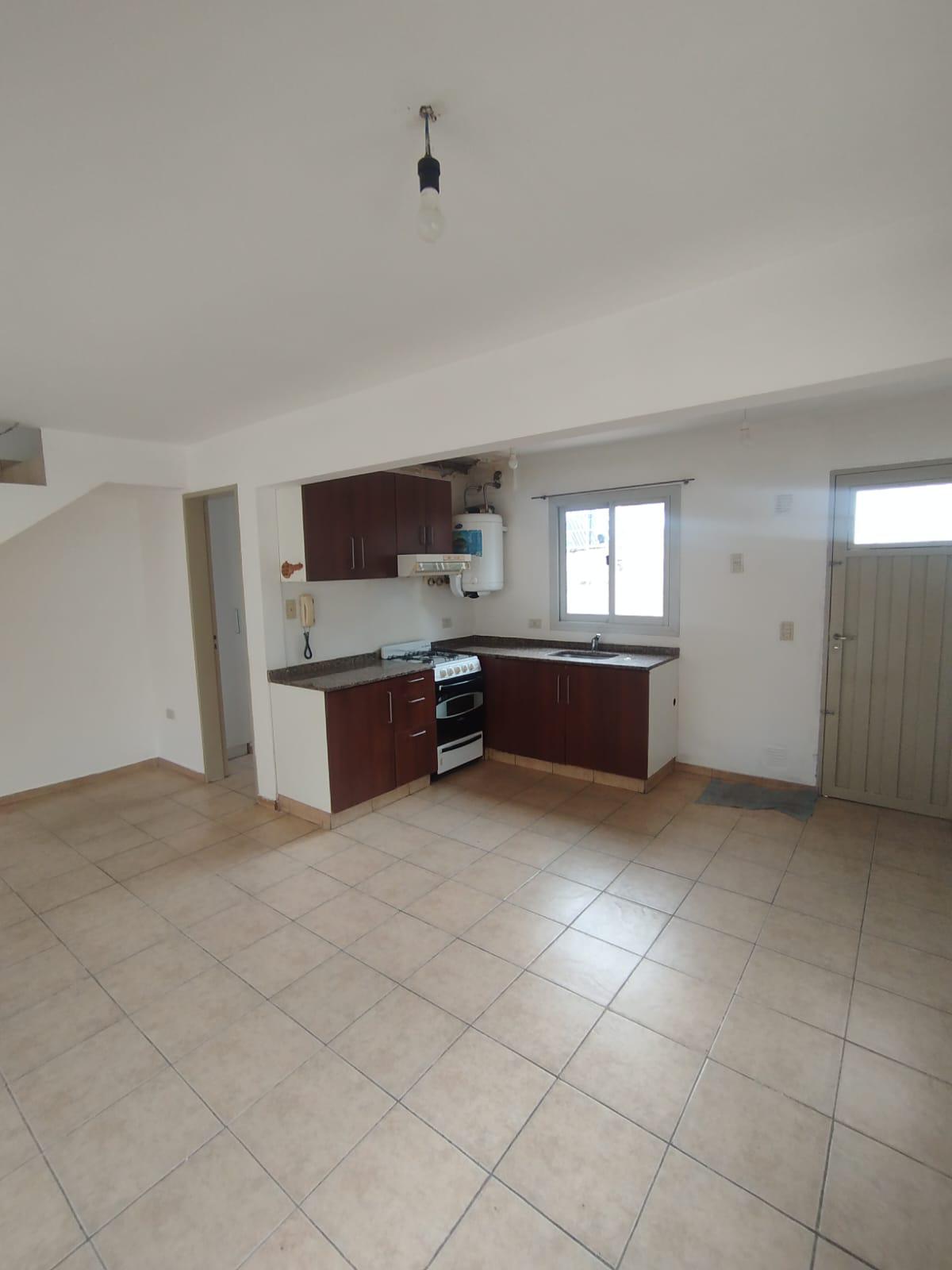 ALQUILER ANUAL - DUPLEX 2 DORM. CON COCHERA