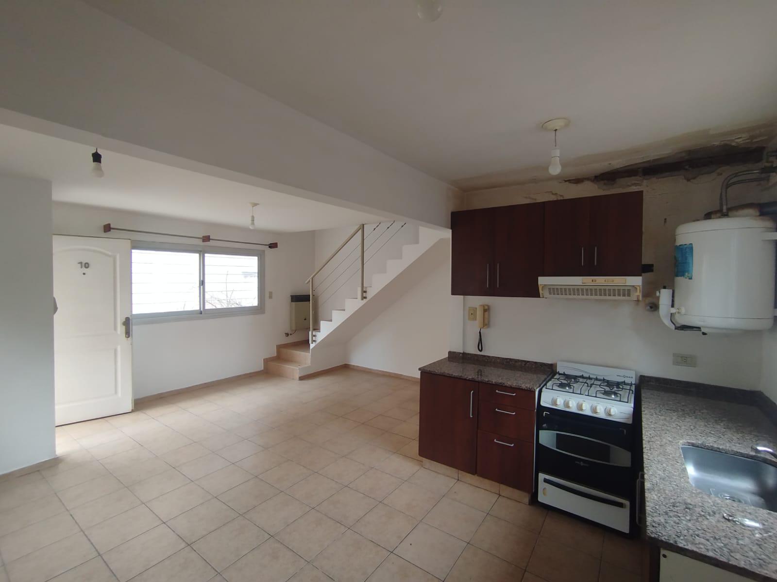 ALQUILER ANUAL - DUPLEX 2 DORM. CON COCHERA
