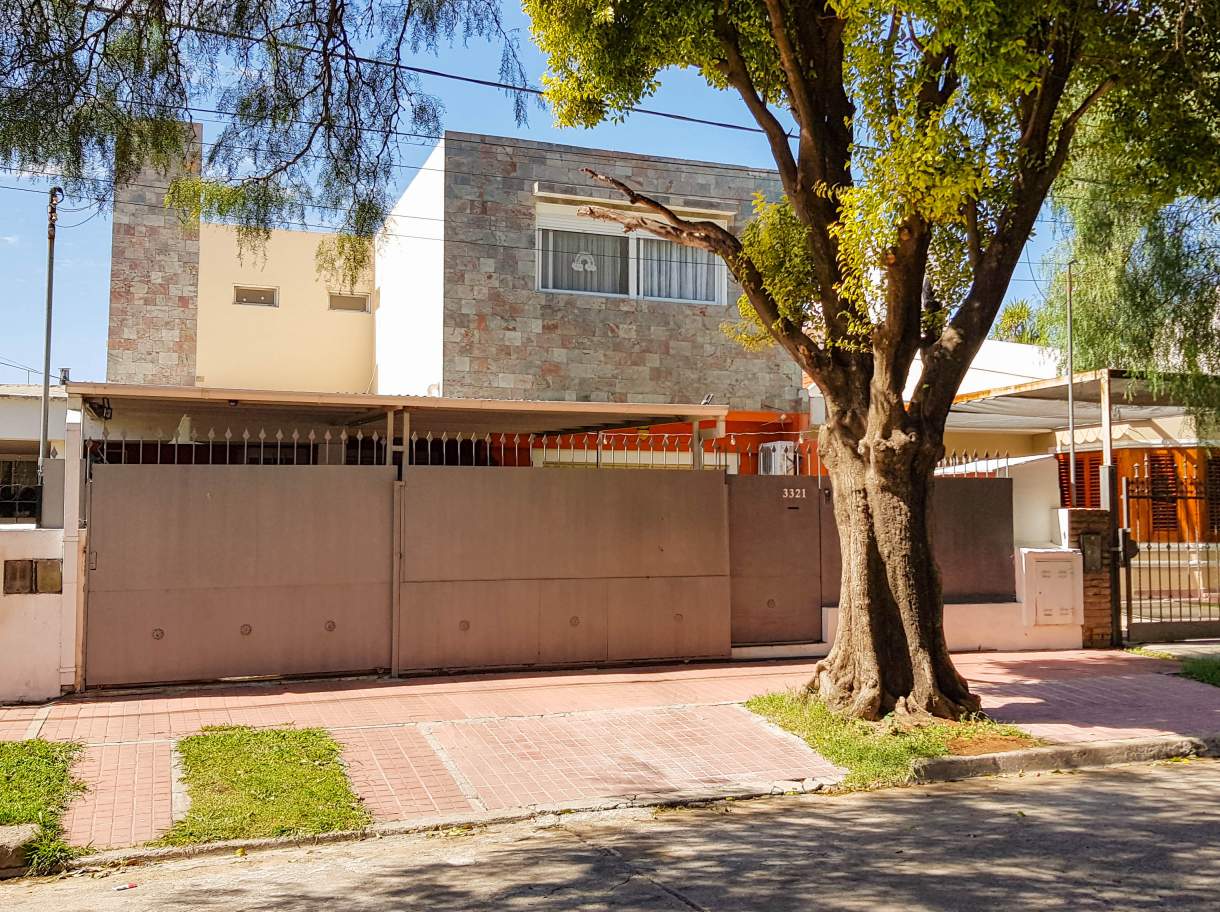 VENDO CASA 3 DORM  JARDIN ESPINOSA  PILETA