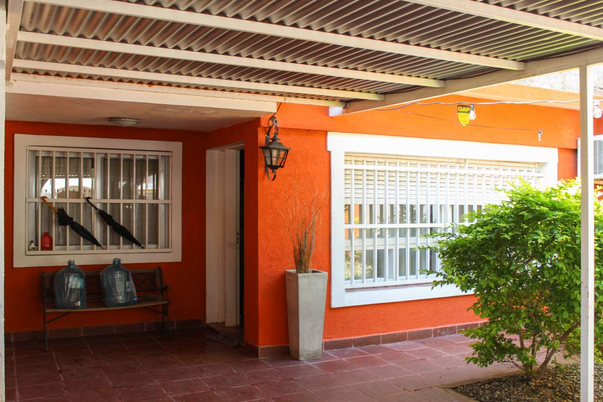 VENDO CASA 3 DORM  JARDIN ESPINOSA  PILETA