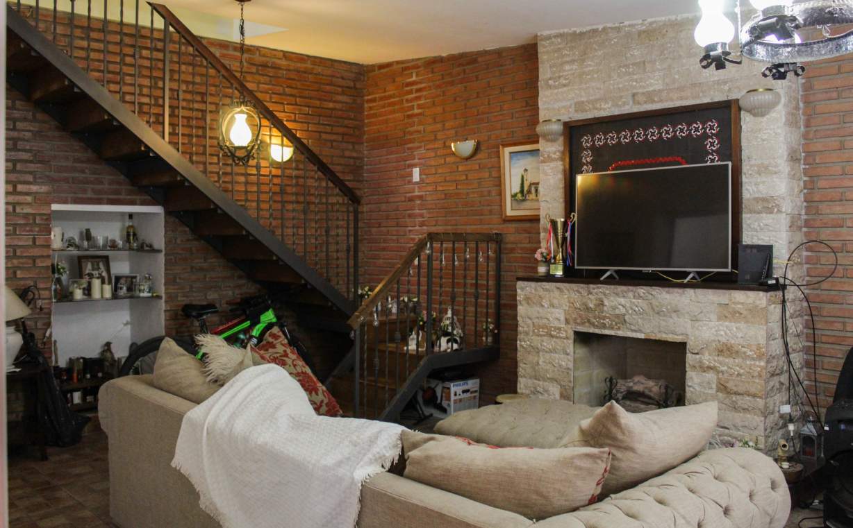VENDO CASA 3 DORM  JARDIN ESPINOSA  PILETA