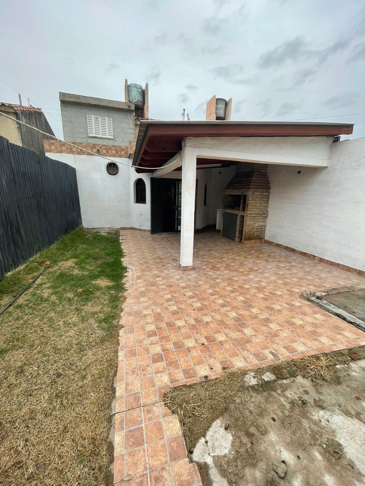 ALQUILER DUPLEX- B Arturo Capdevila (2 dormitoriosPatioGalería)