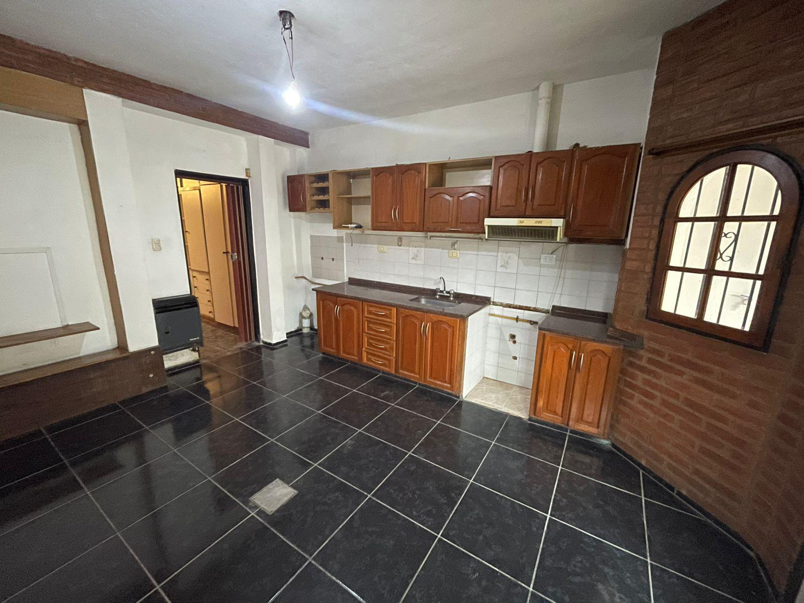 ALQUILER DUPLEX- B Arturo Capdevila (2 dormitoriosPatioGalería)