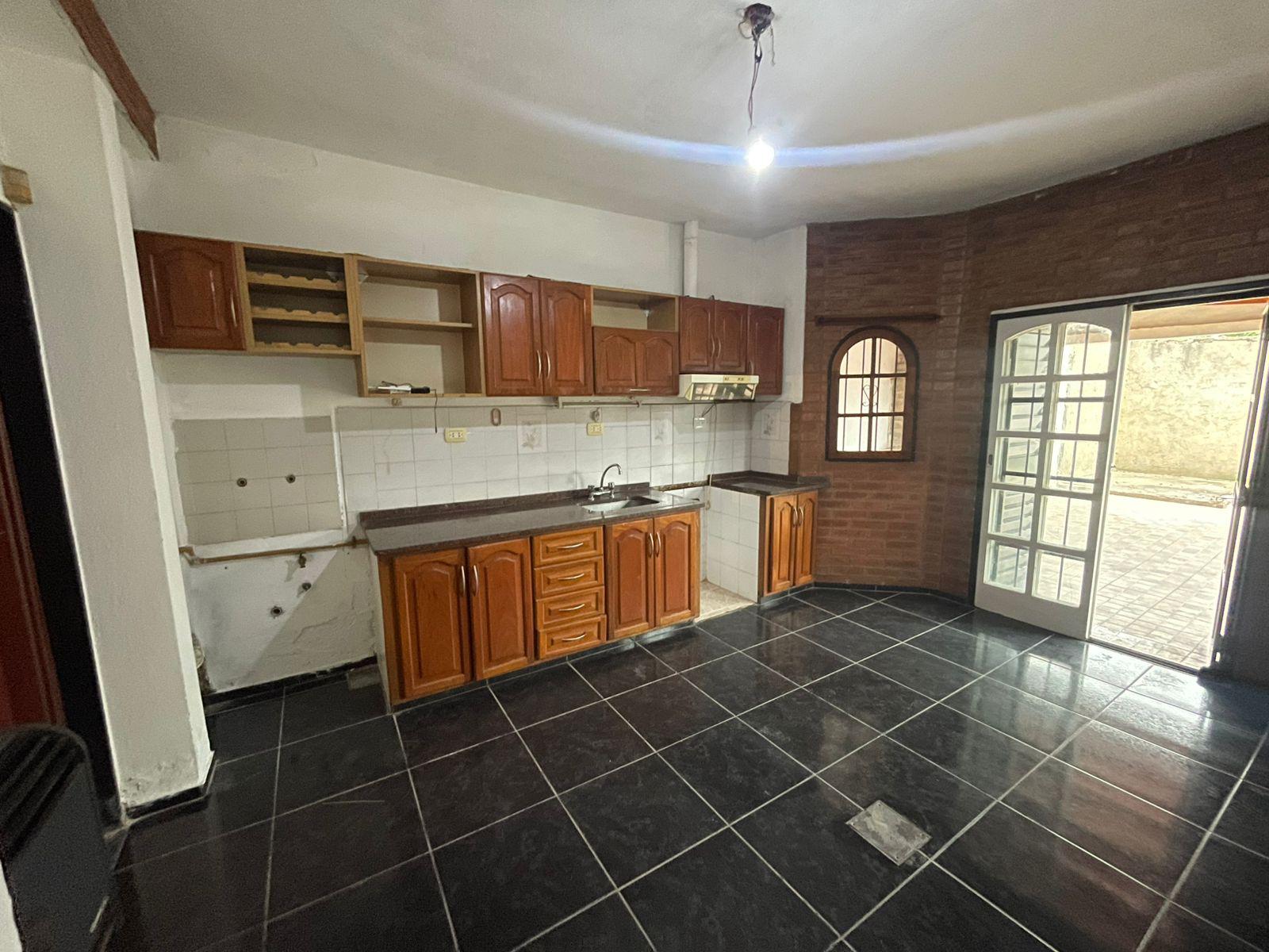 ALQUILER DUPLEX- B Arturo Capdevila (2 dormitoriosPatioGalería)