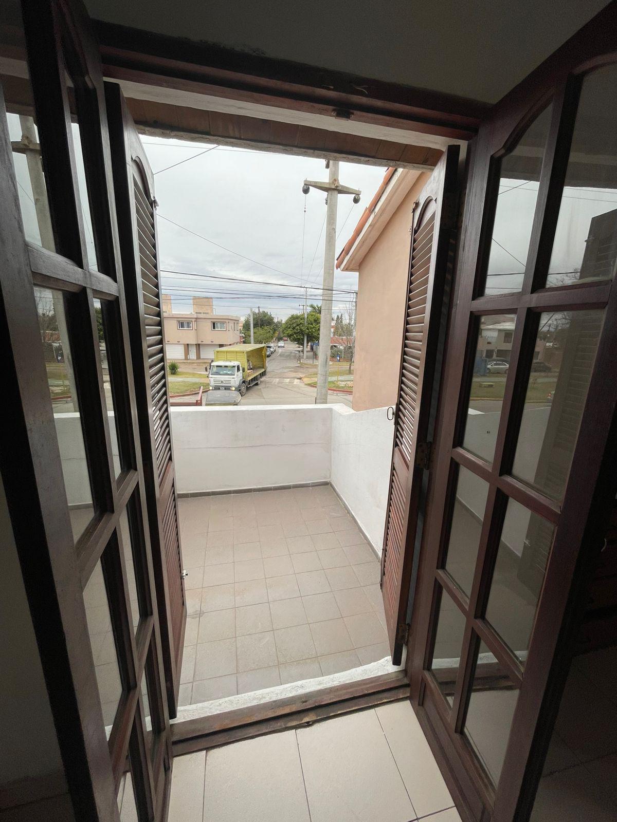 ALQUILER DUPLEX- B Arturo Capdevila (2 dormitoriosPatioGalería)