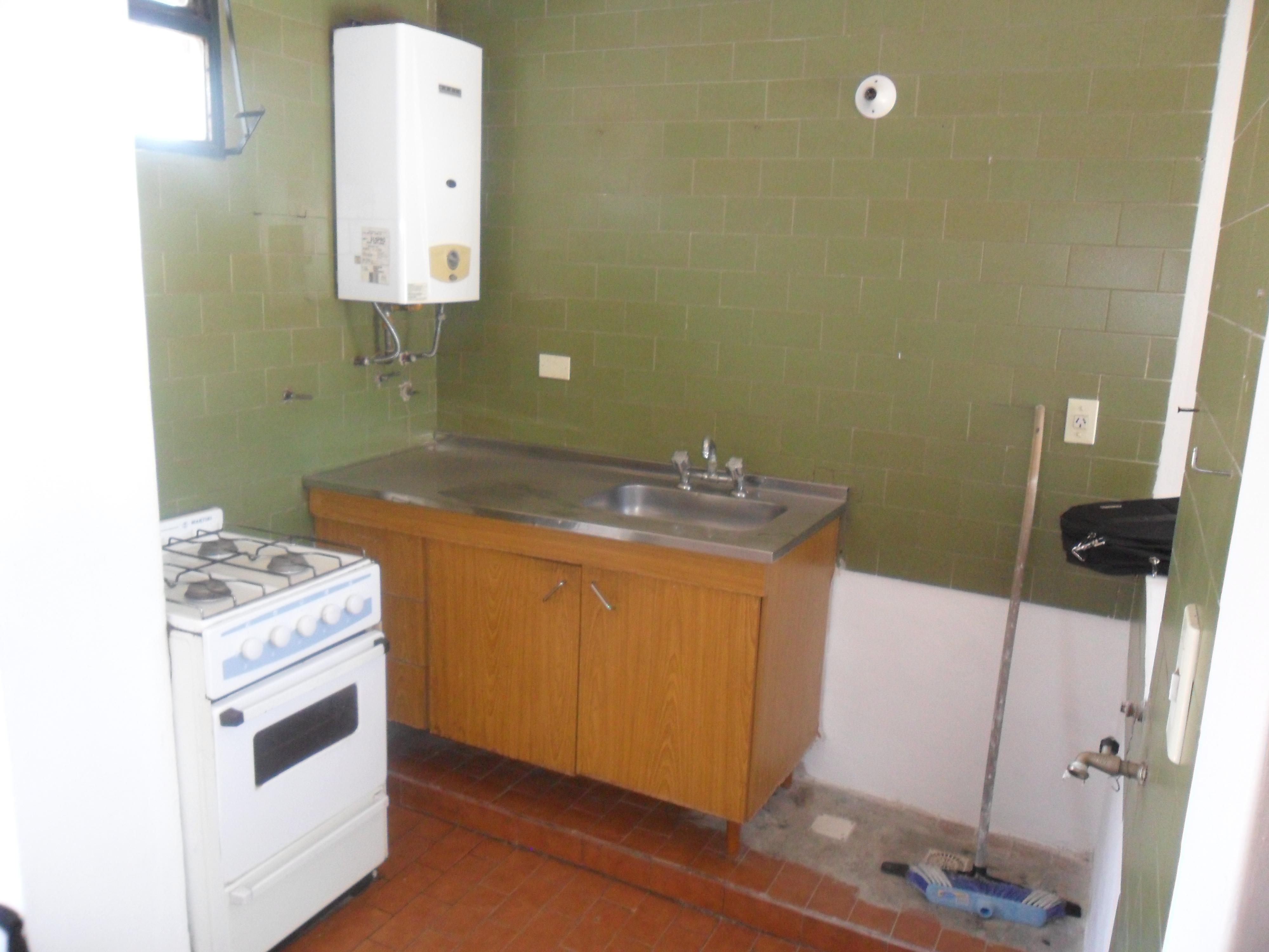 Alq. Centro. Duarte Quiros 191- 2 dorm. Balcón- a cuadras Cdad. Universitaria