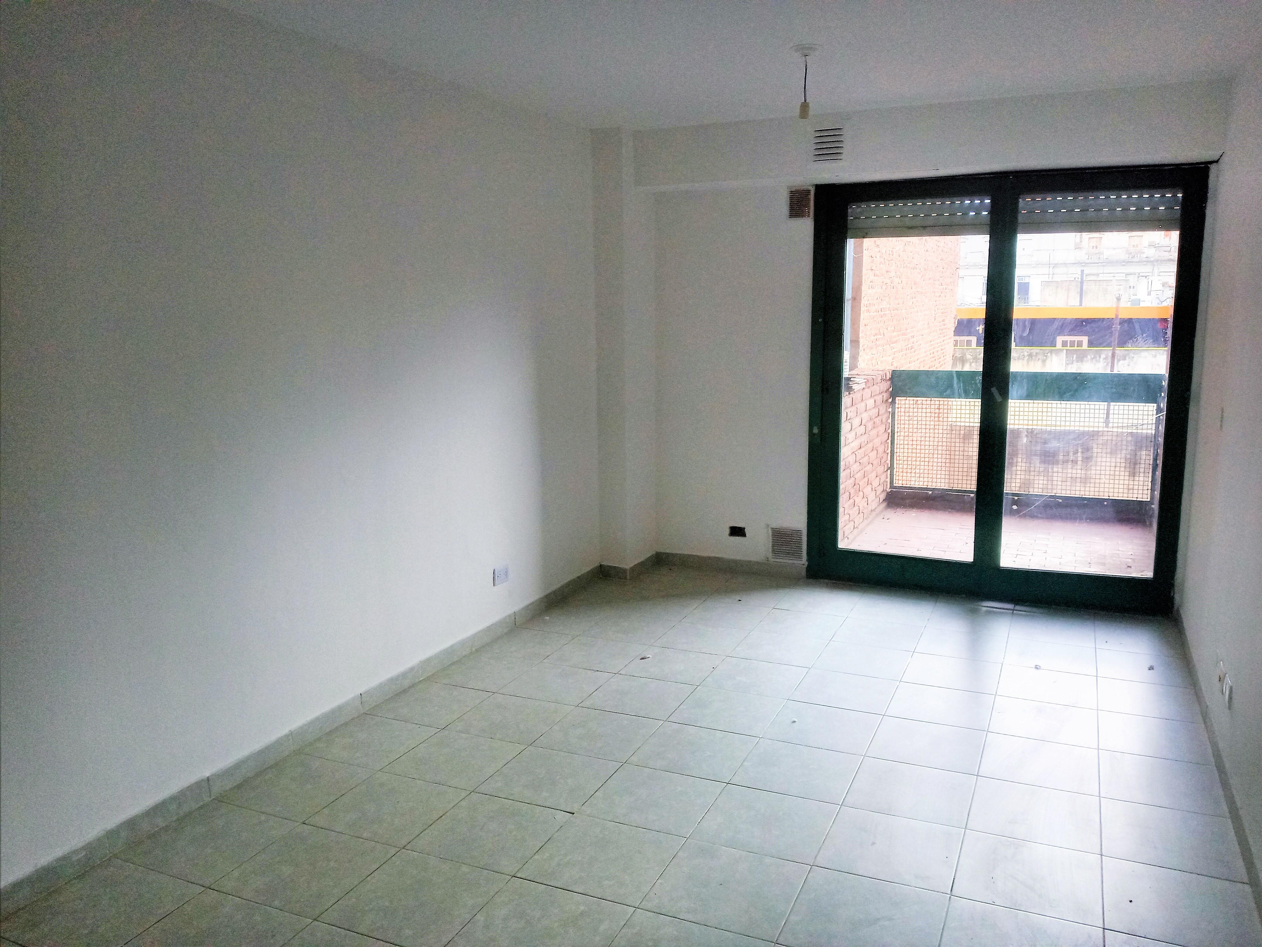 Alq. Monoambiente- Centro- Emilio Olmos 220.luminoso- Balcón, excelente ubicación,