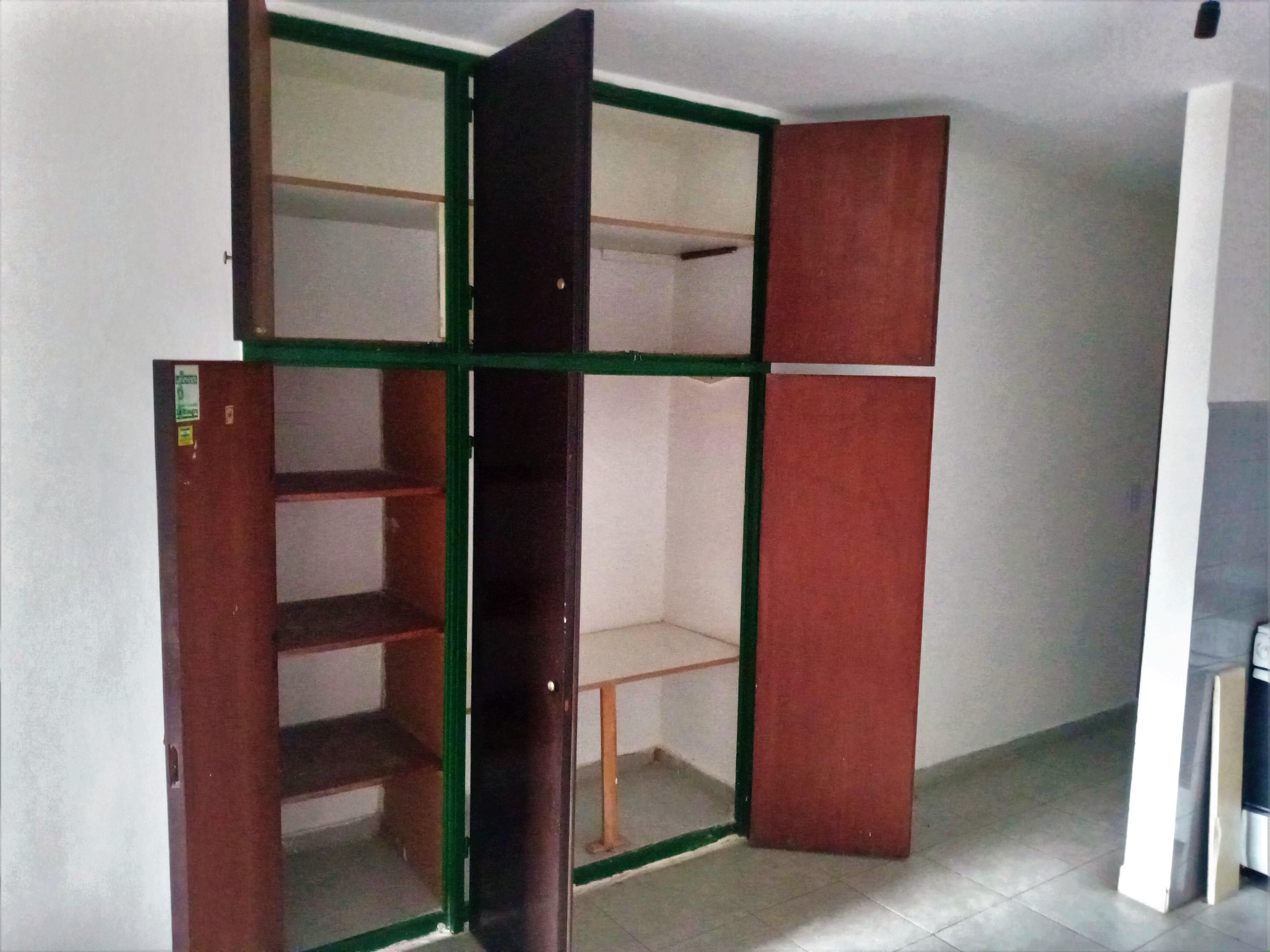 Alq. Monoambiente- Centro- Emilio Olmos 220.luminoso- Balcón, excelente ubicación,