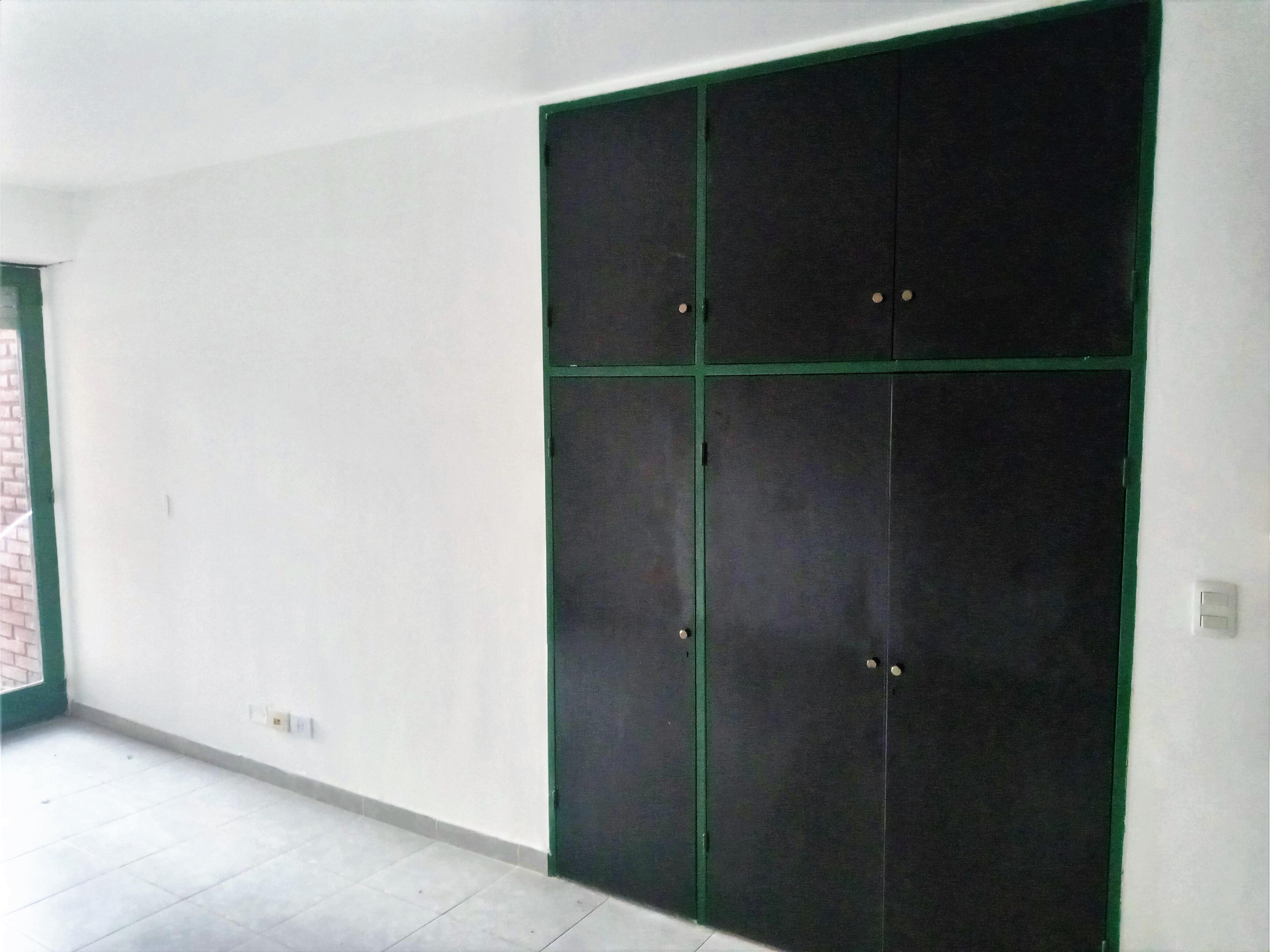 Alq. Monoambiente- Centro- Emilio Olmos 220.luminoso- Balcón, excelente ubicación,