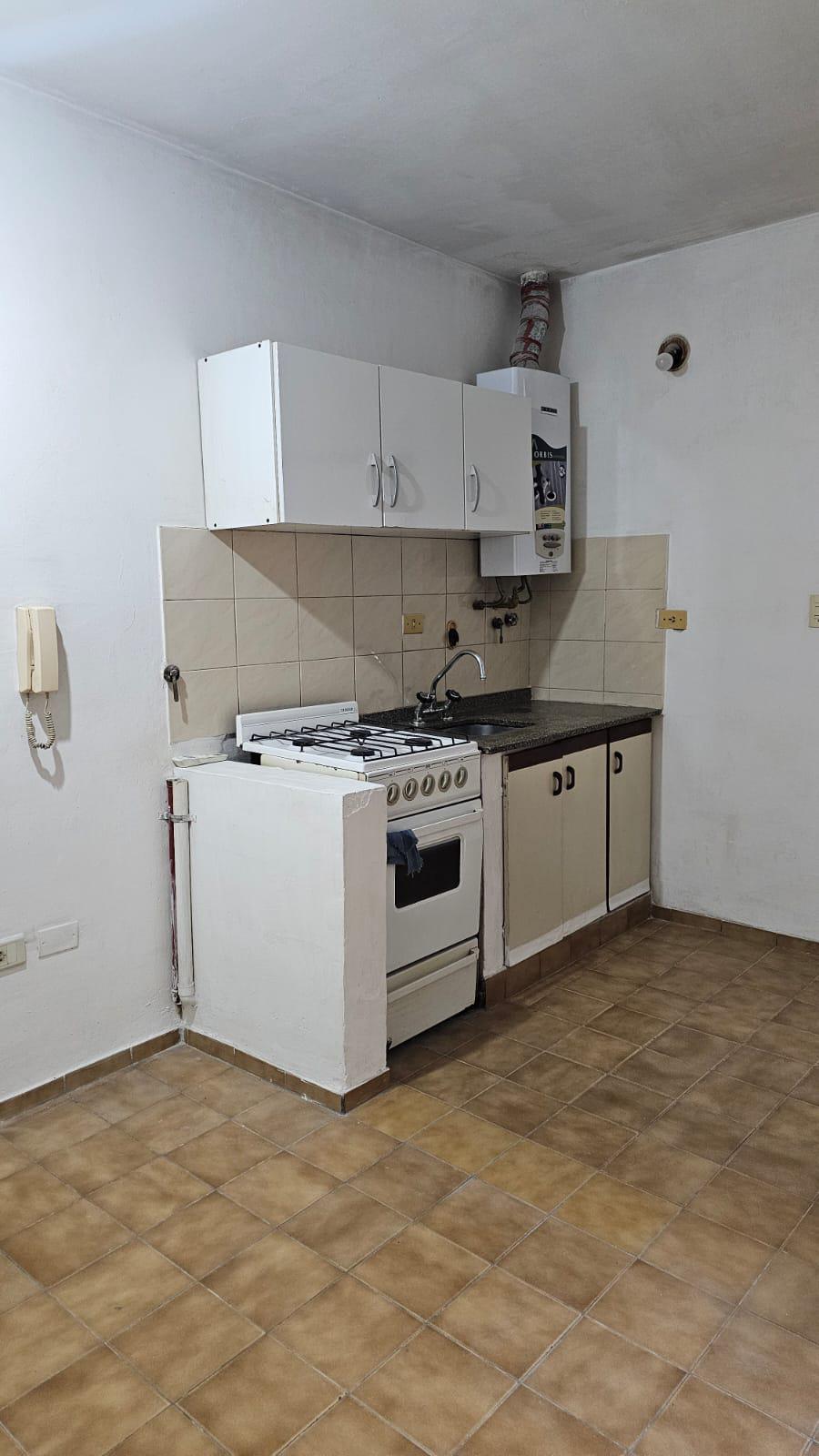 Depto 1 Dormitorio -Alberdi- Piso 2 por Escalera