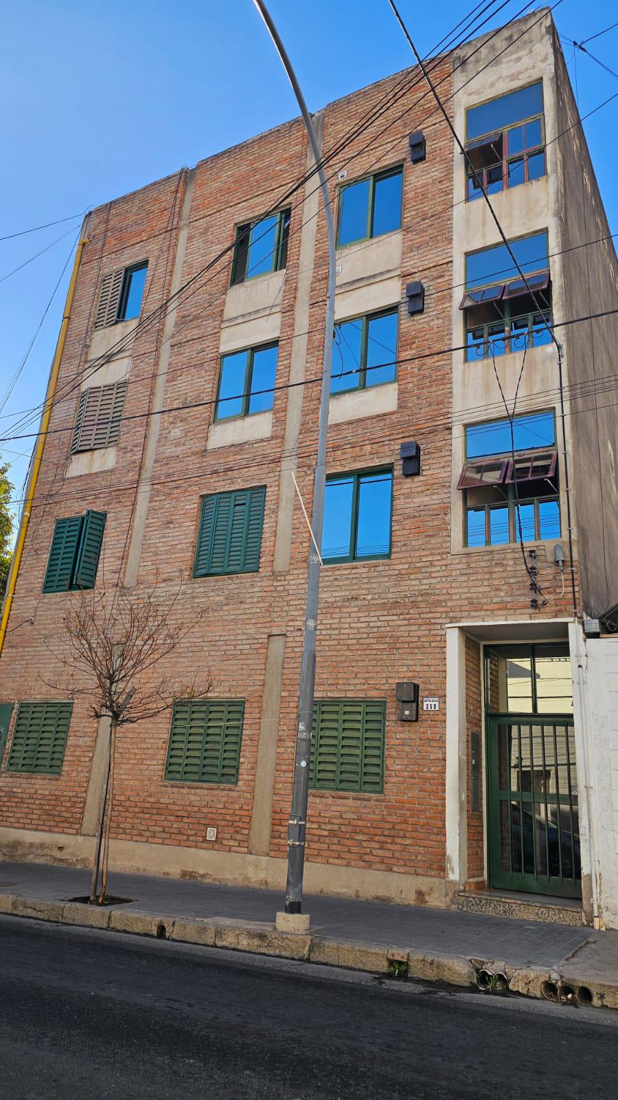 Depto 1 Dormitorio -Alberdi- Piso 2 por Escalera