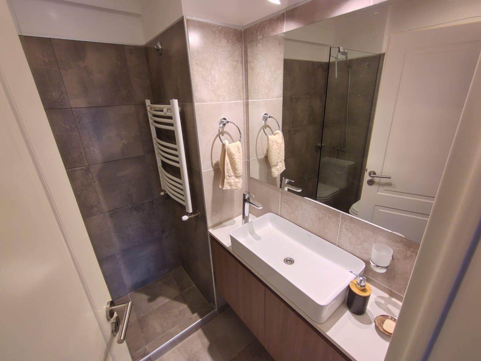 DEPARTEMNTO 2 DORMITORIOS CON COCHERA EN NUEVA CORDOBA VISTA AL FRENTE ACEPTAN MENOR