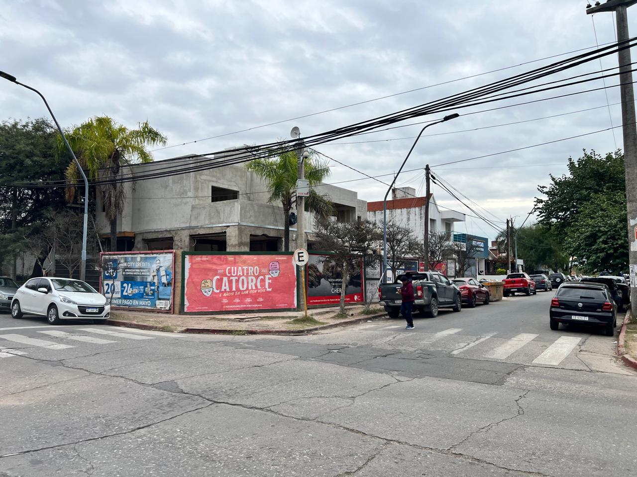 LOCALES COMERCIALES FRENTE A CLINICA VELEZ SARSFIELD EN ALQUILER A ESTRENAR B Parque Vélez Sarsfield