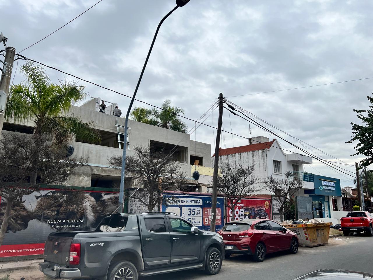 LOCALES COMERCIALES FRENTE A CLINICA VELEZ SARSFIELD EN ALQUILER A ESTRENAR B Parque Vélez Sarsfield