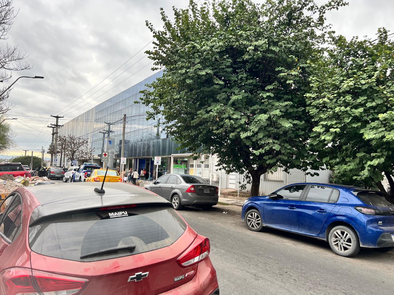 LOCALES COMERCIALES FRENTE A CLINICA VELEZ SARSFIELD EN ALQUILER A ESTRENAR B Parque Vélez Sarsfield