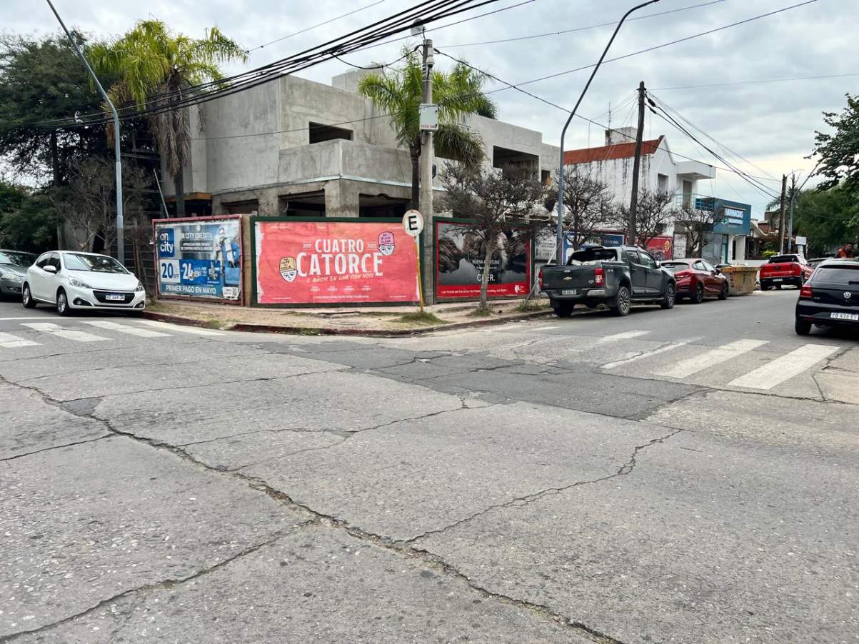 LOCALES COMERCIALES FRENTE A CLINICA VELEZ SARSFIELD EN ALQUILER A ESTRENAR B Parque Vélez Sarsfield