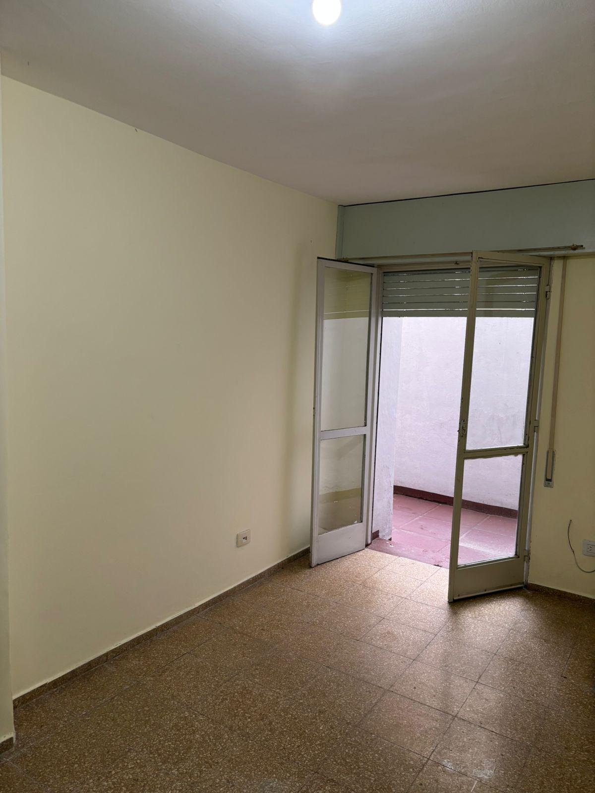 Alq. Dpto c1 dorm. y patio.B Alberdi.