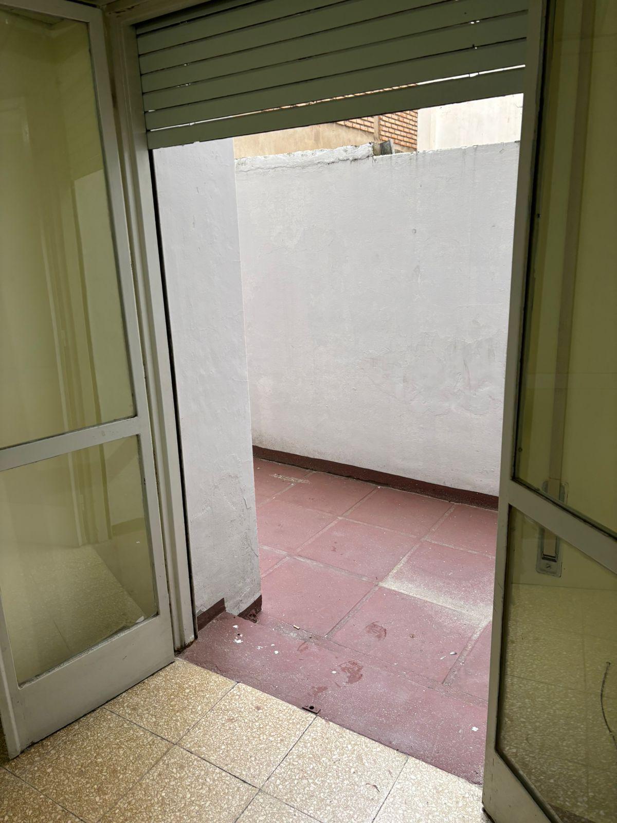 Alq. Dpto c1 dorm. y patio.B Alberdi.