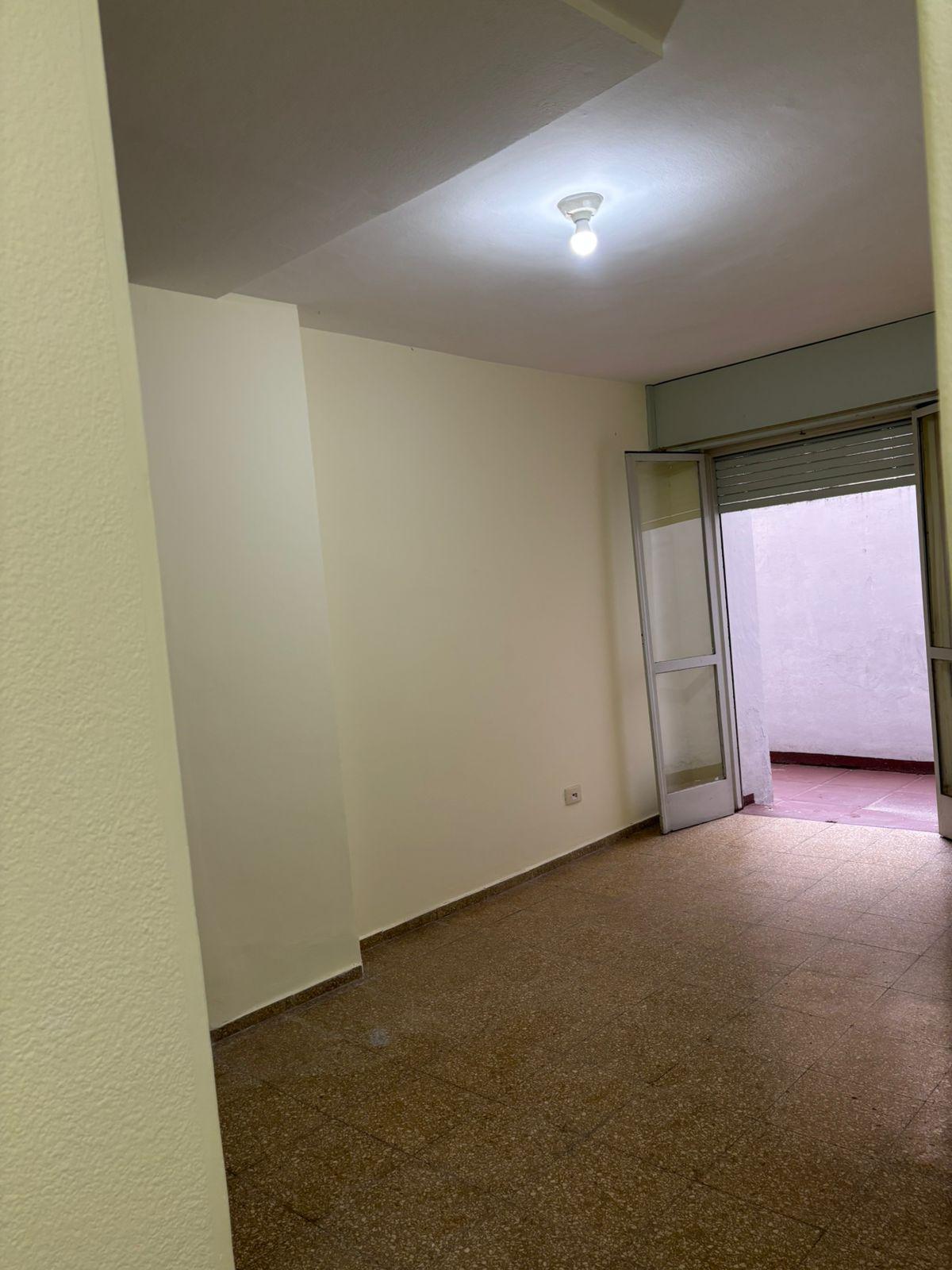 Alq. Dpto c1 dorm. y patio.B Alberdi.