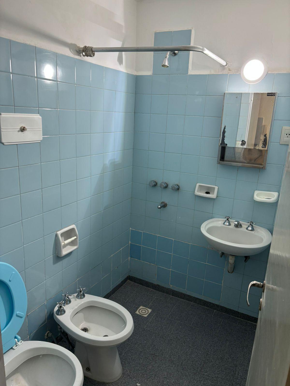 Alq. Dpto c1 dorm. y patio.B Alberdi.