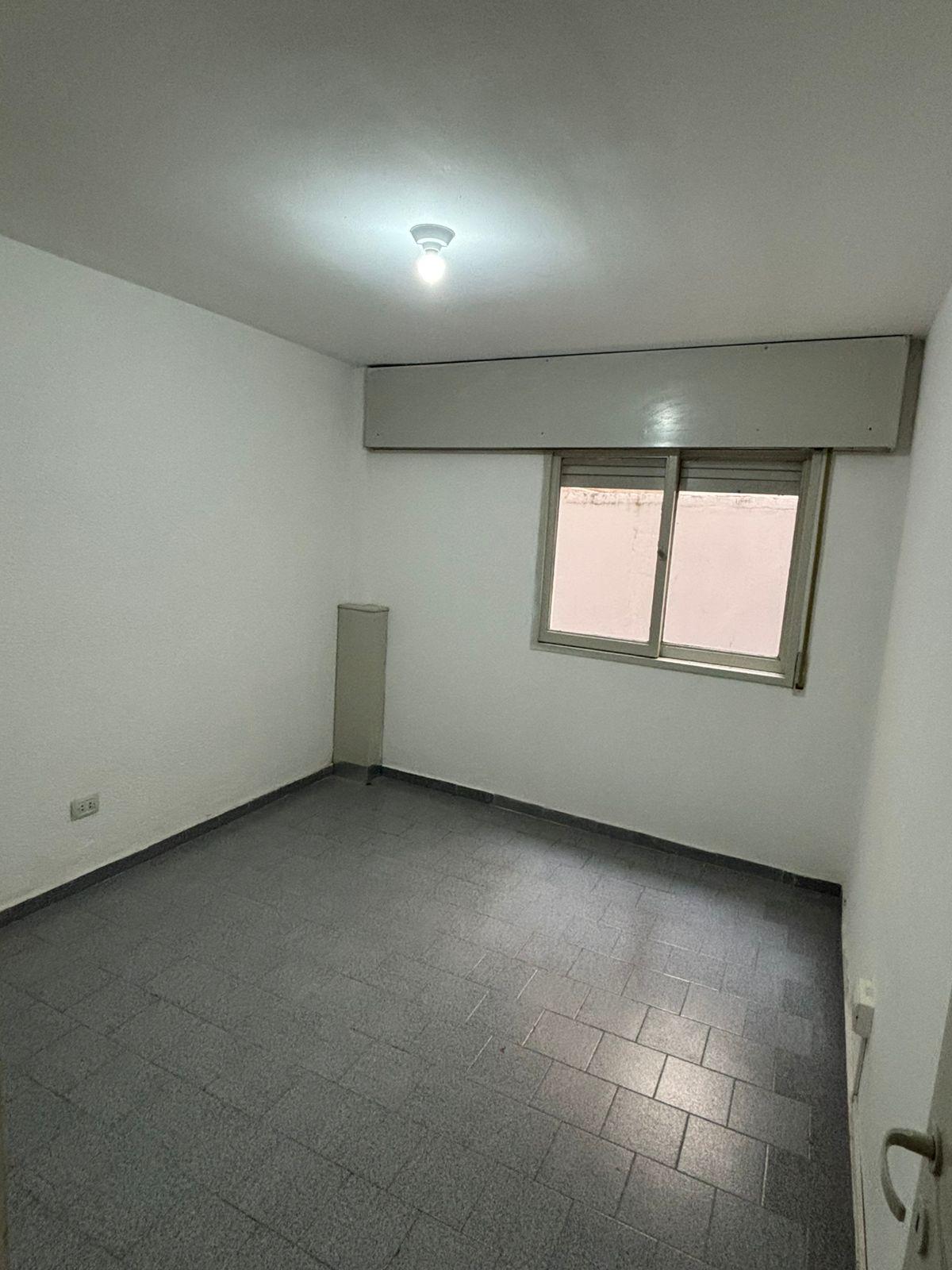 Alq. Dpto c1 dorm. y patio.B Alberdi.