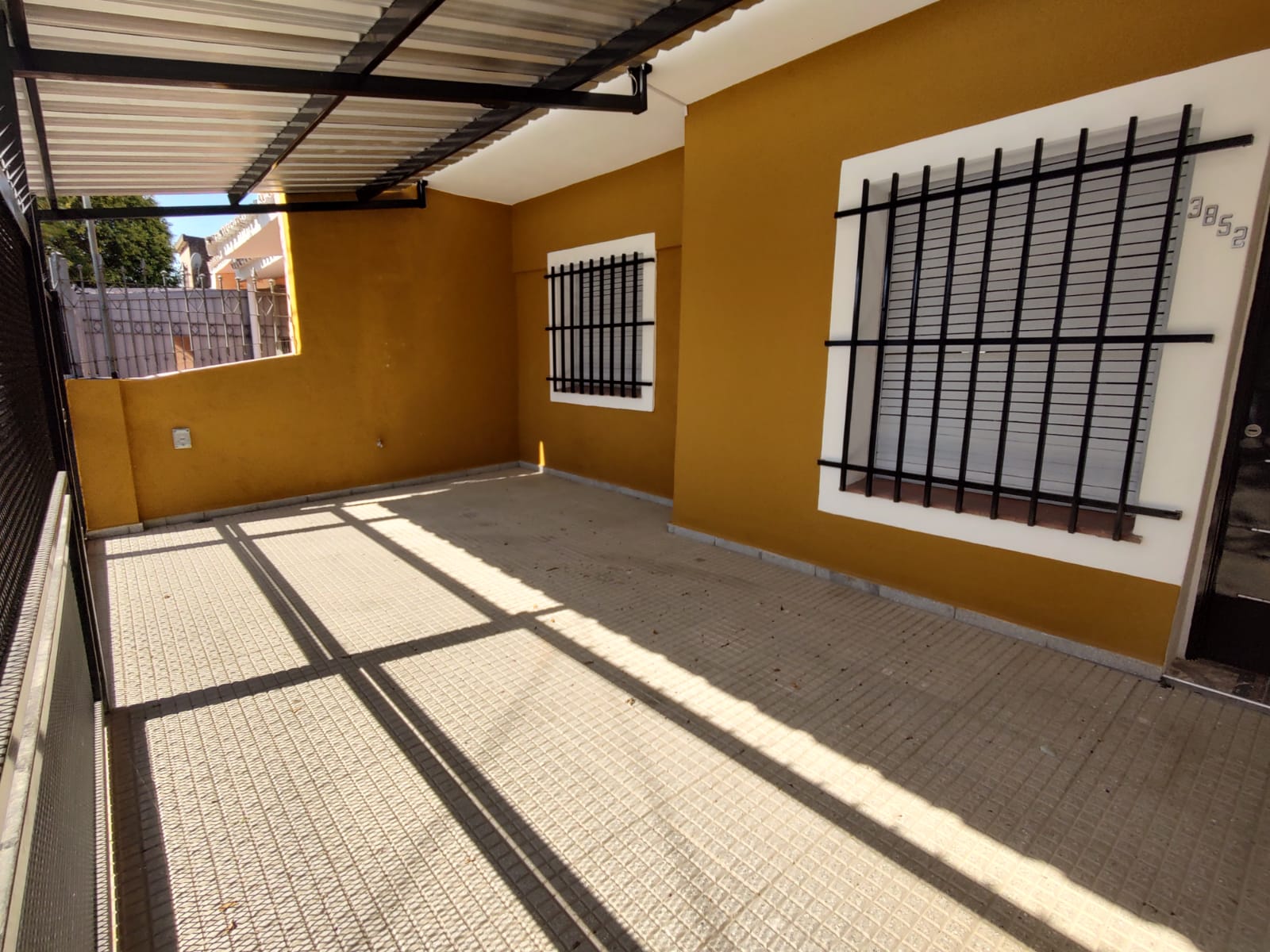 PANAMERICANO - TUCUMAN 3825 - CASA EN ALQUILER