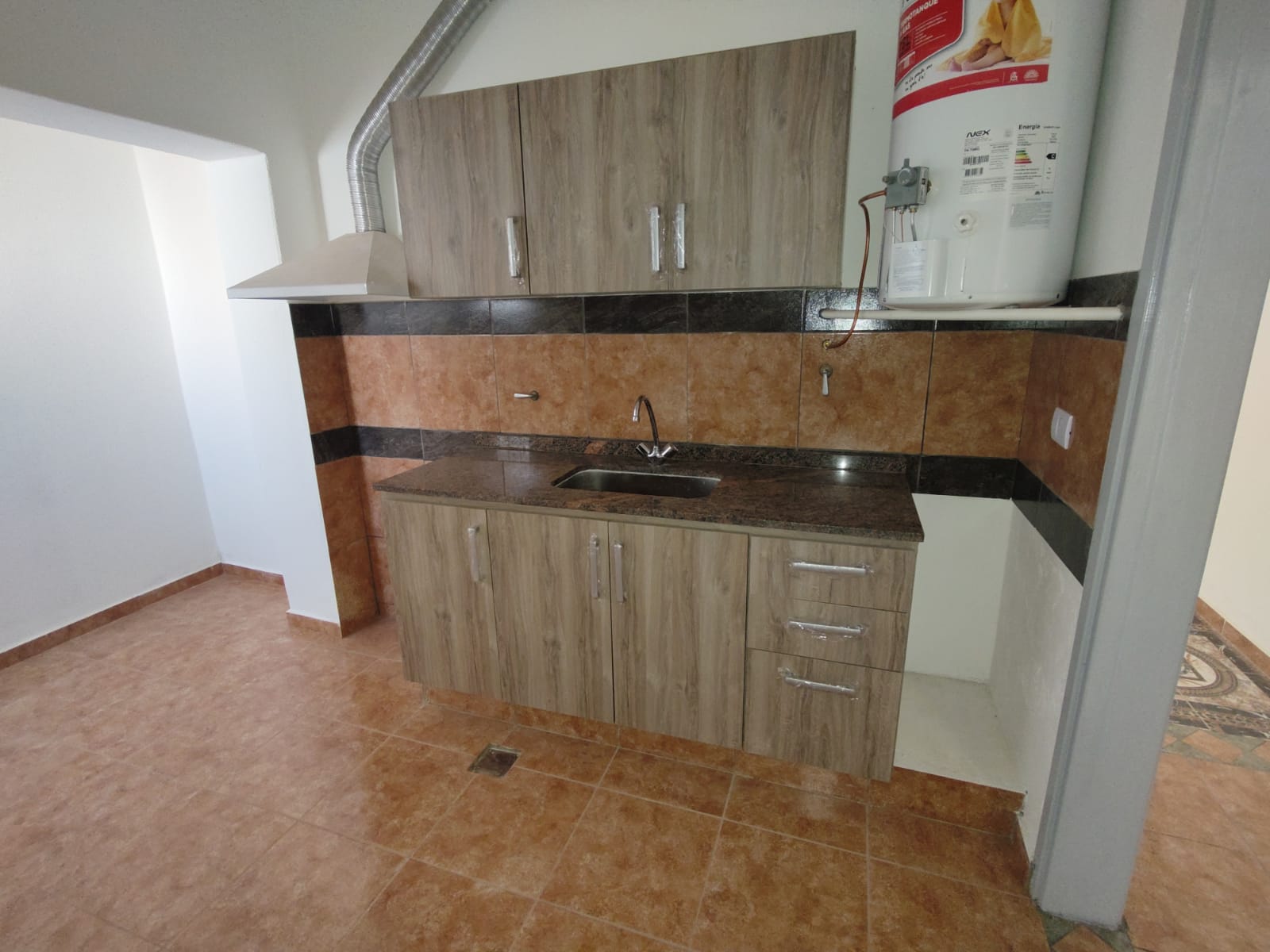 PANAMERICANO - TUCUMAN 3825 - CASA EN ALQUILER