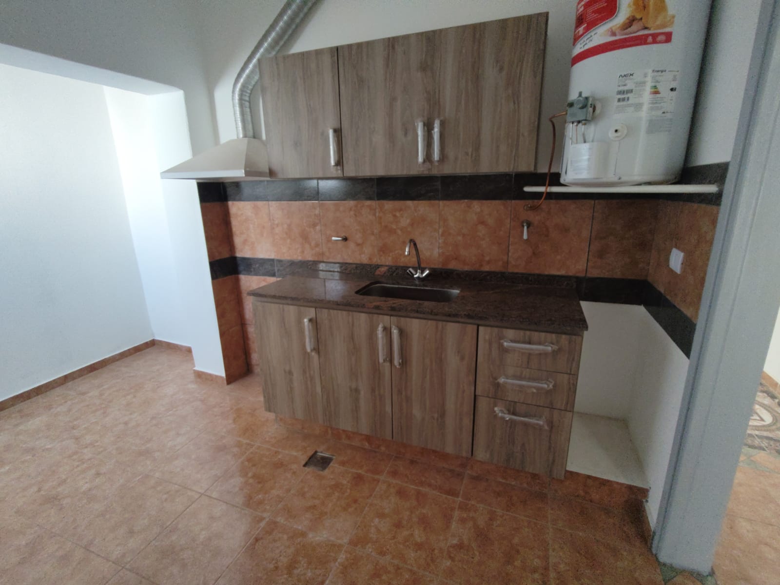 PANAMERICANO - TUCUMAN 3825 - CASA EN ALQUILER