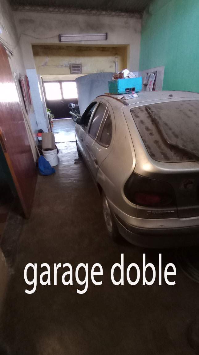 VENDO CASA CON GARAGE DOBLE EN BARRIO ALBERDI