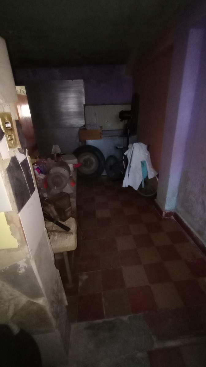 VENDO CASA CON GARAGE DOBLE EN BARRIO ALBERDI
