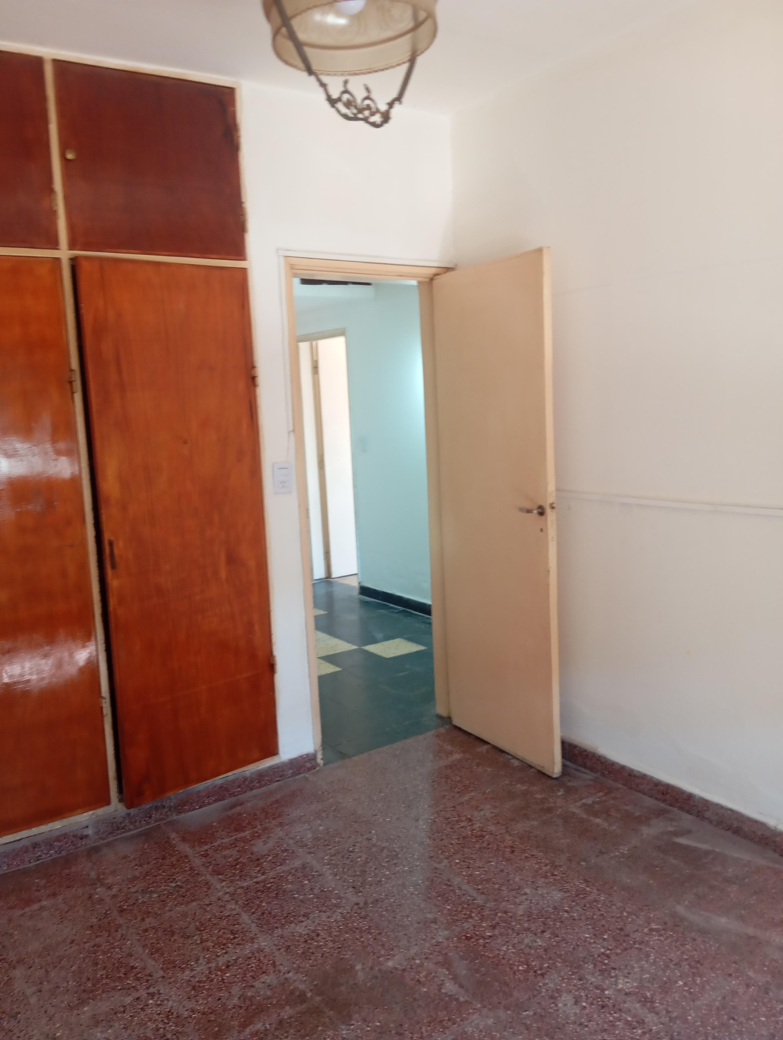 Alq. Casa p uso comercial c2 dorm. B Alberdi.