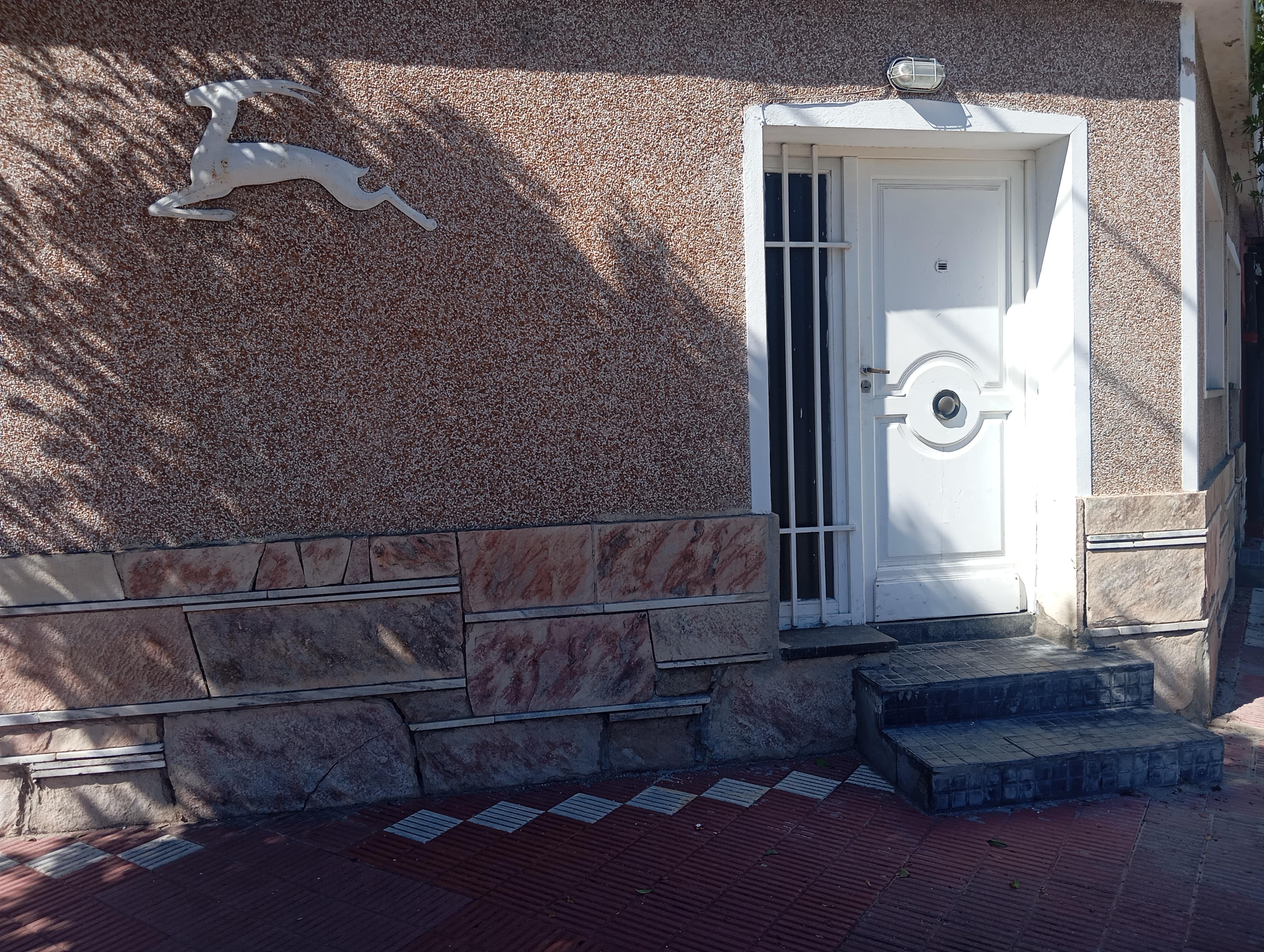 Alq. Casa p uso comercial c2 dorm. B Alberdi.