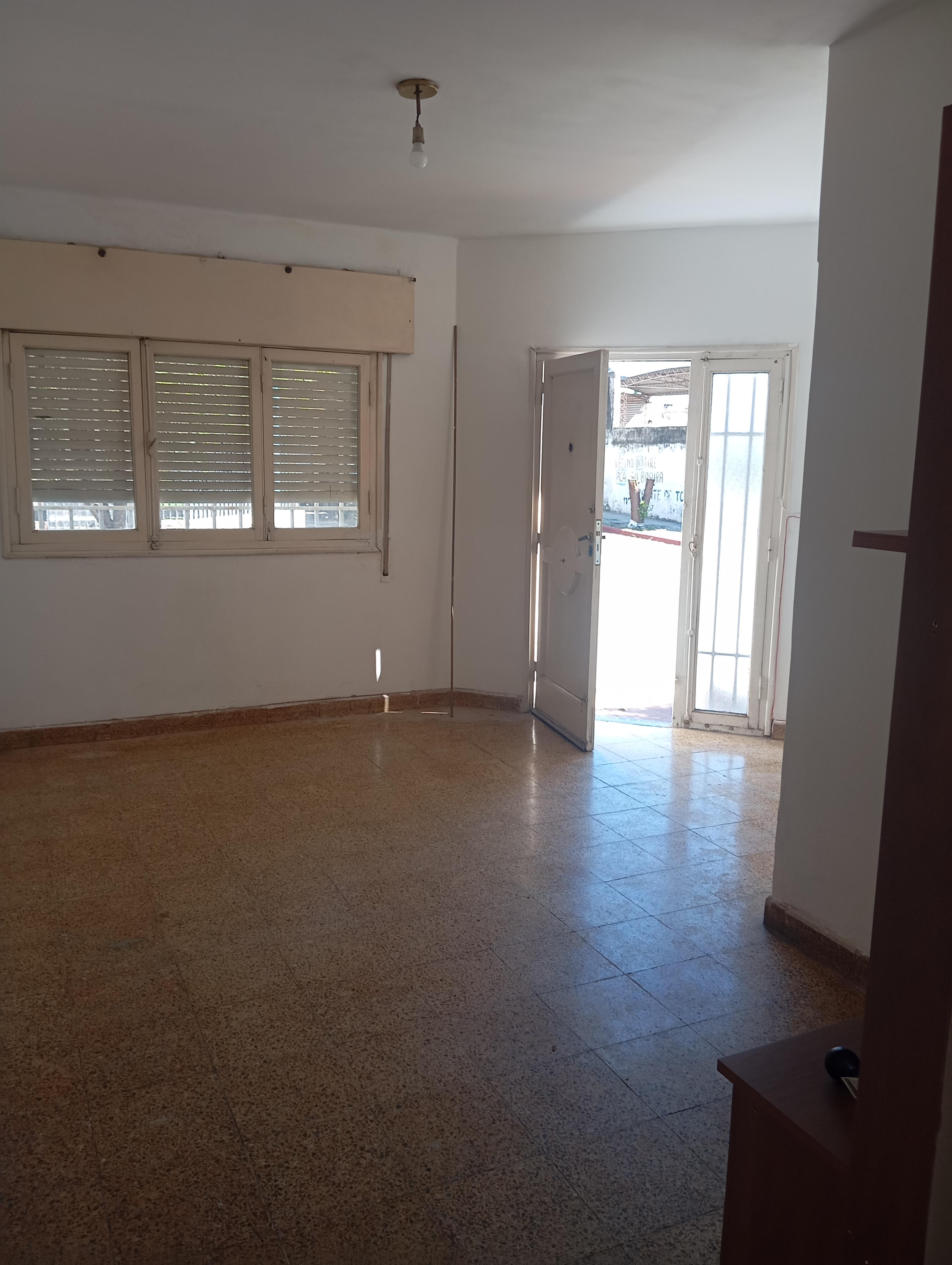 Alq. Casa p uso comercial c2 dorm. B Alberdi.