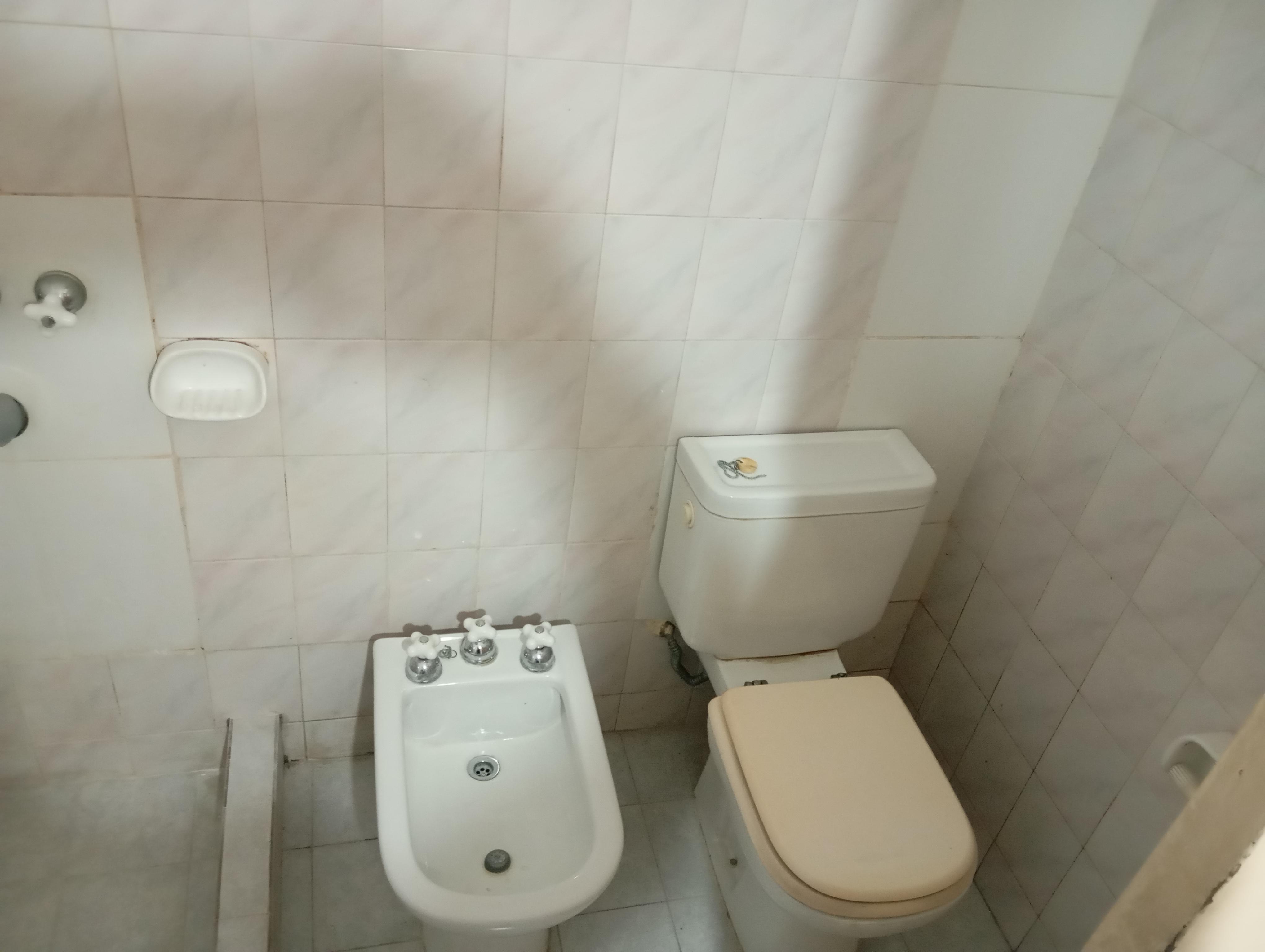 Alq. Casa p uso comercial c2 dorm. B Alberdi.