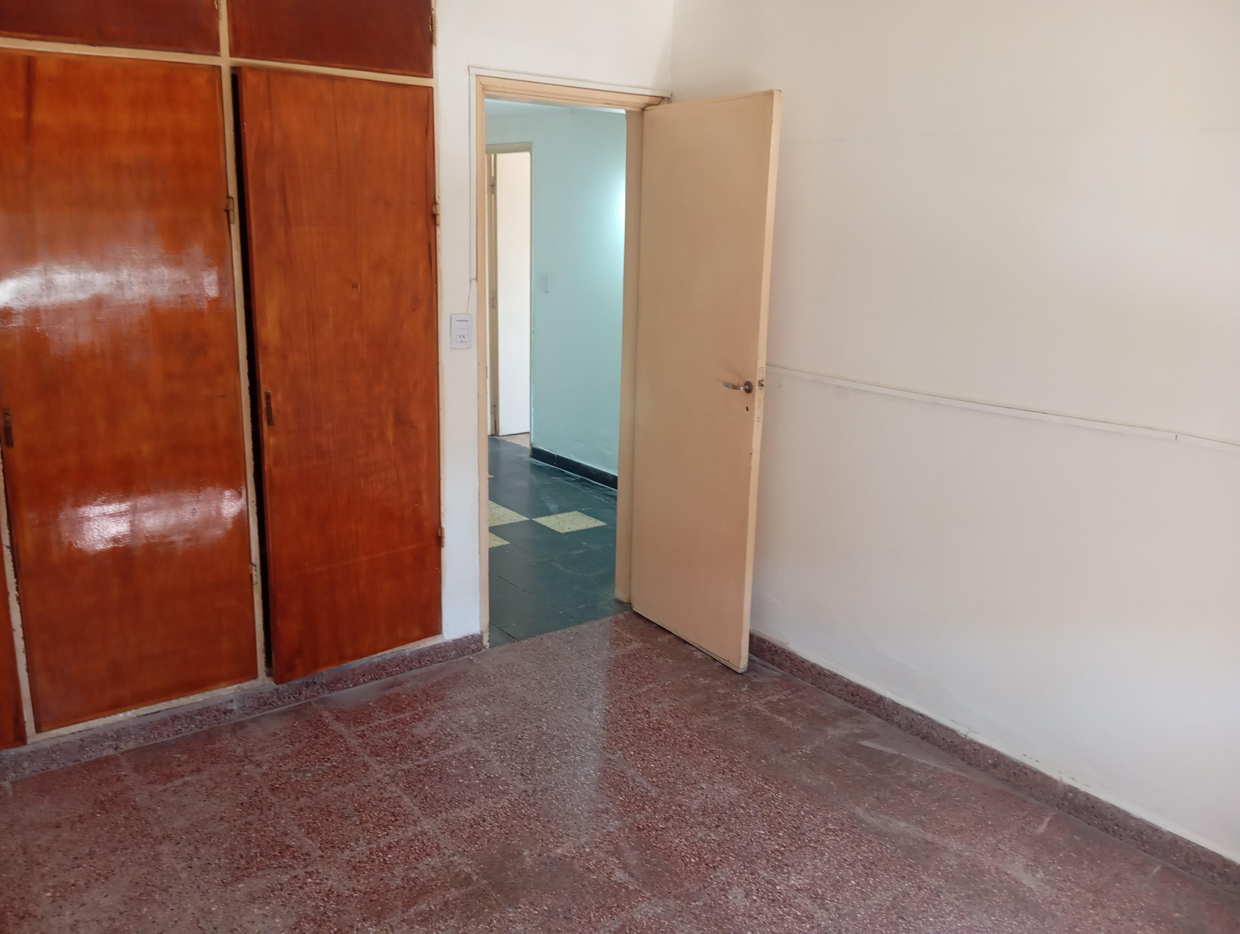 Alq. Casa p uso comercial c2 dorm. B Alberdi.