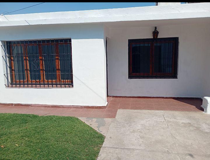 Alq. Casa c2 dorm.B Gral Urquiza.