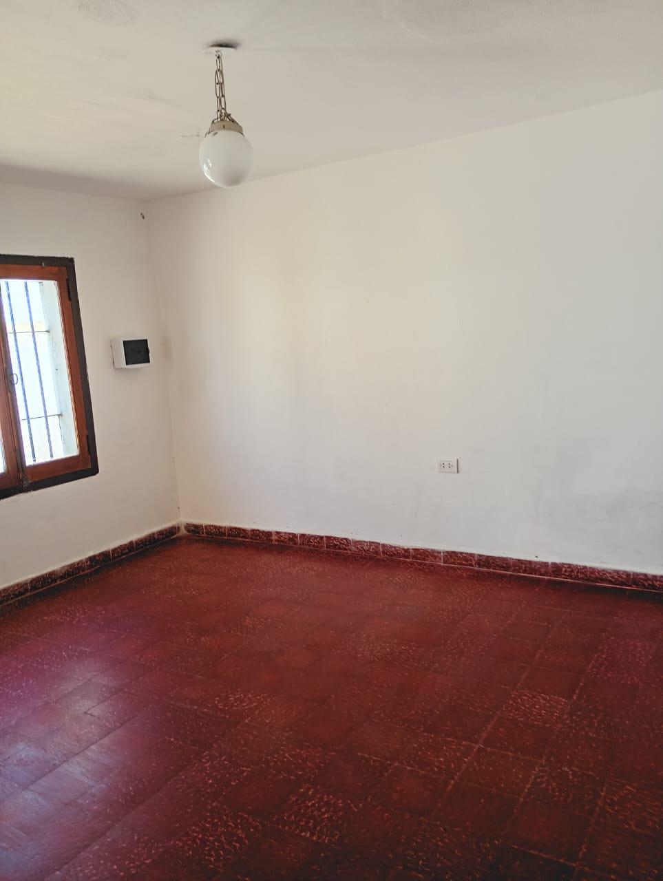 Alq. Casa c2 dorm.B Gral Urquiza.