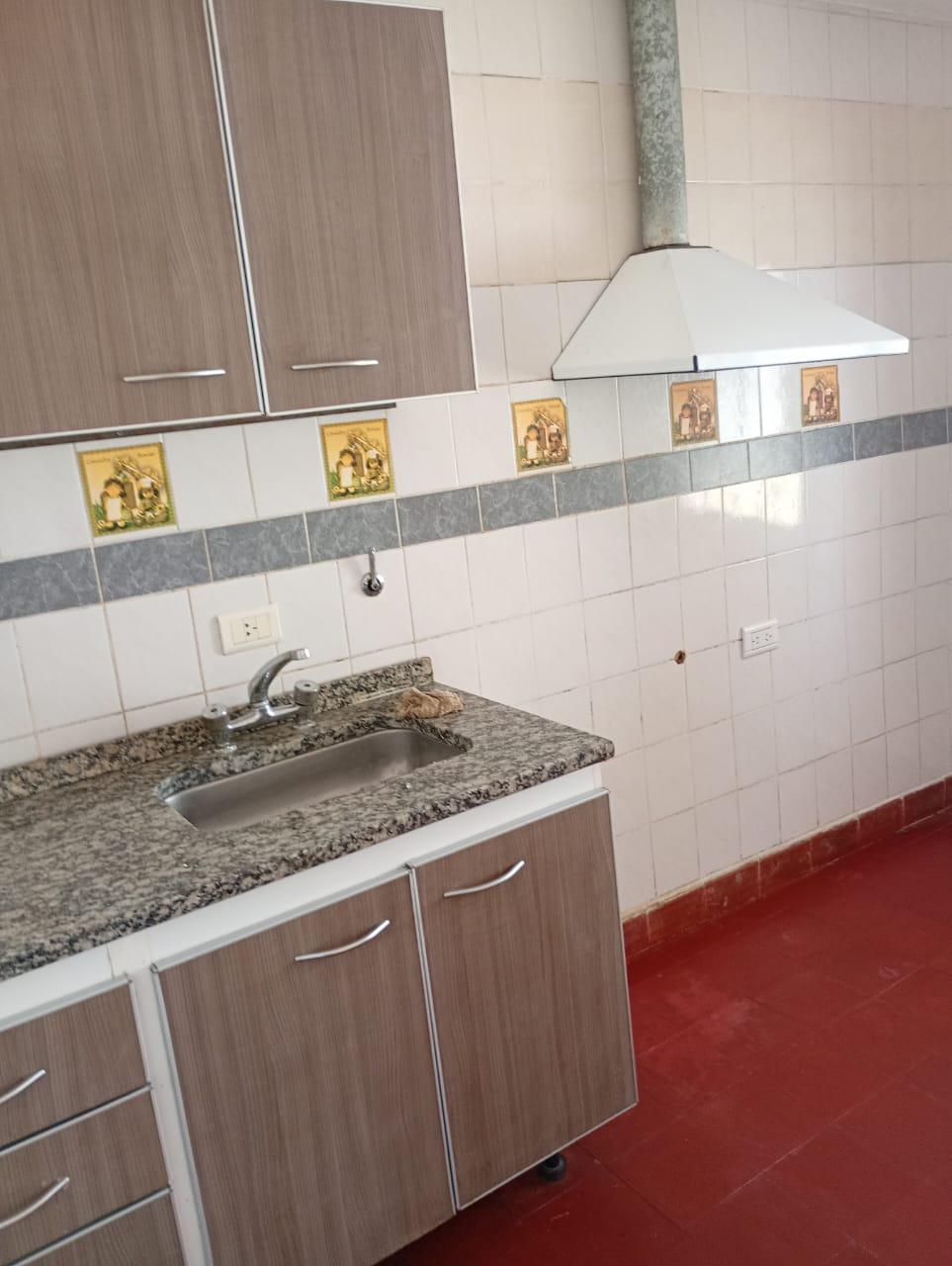 Alq. Casa c2 dorm.B Gral Urquiza.