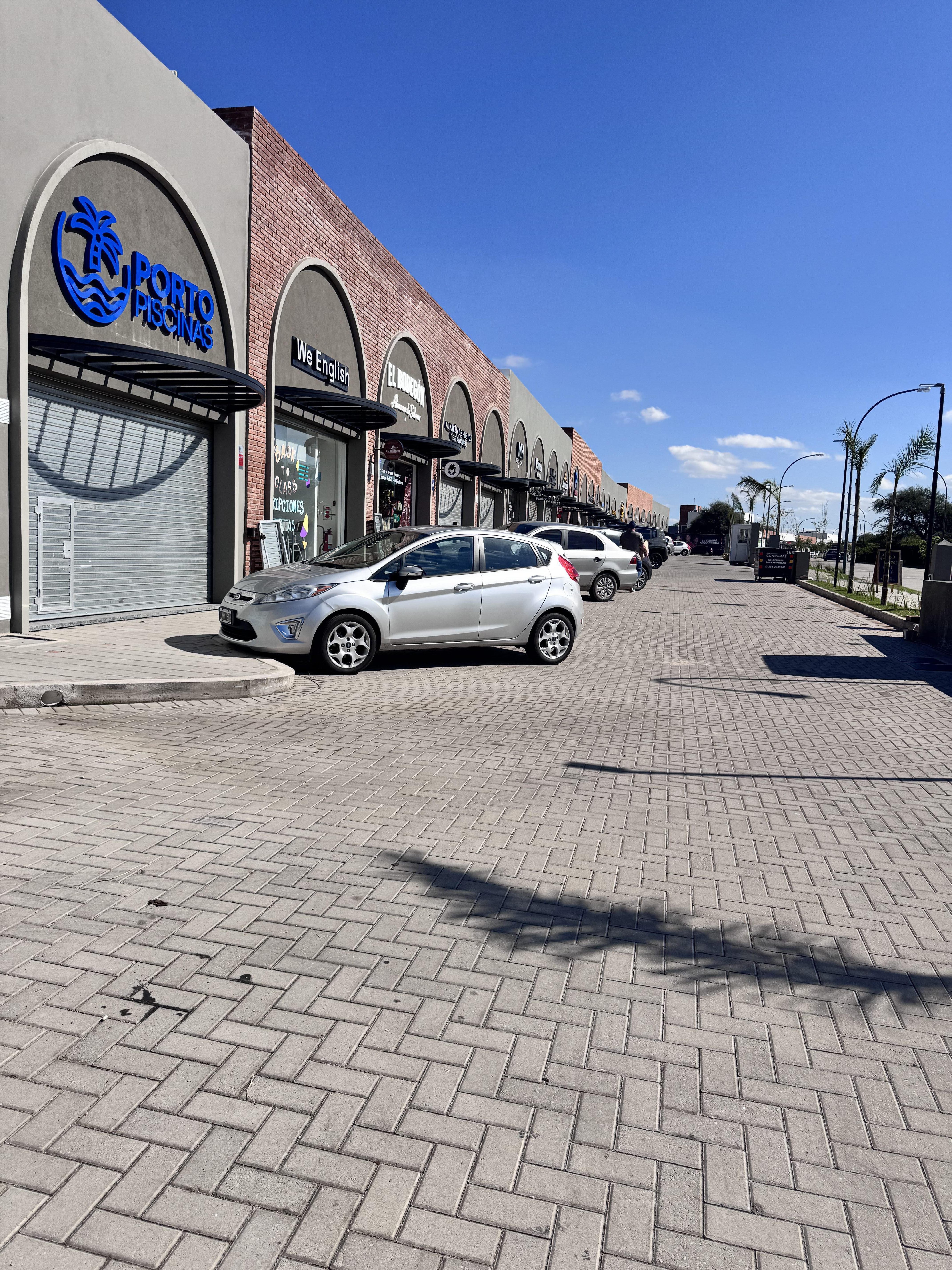 ARCOS PLAZA - LOCAL EN ALQUILER CON SUB-SUELO