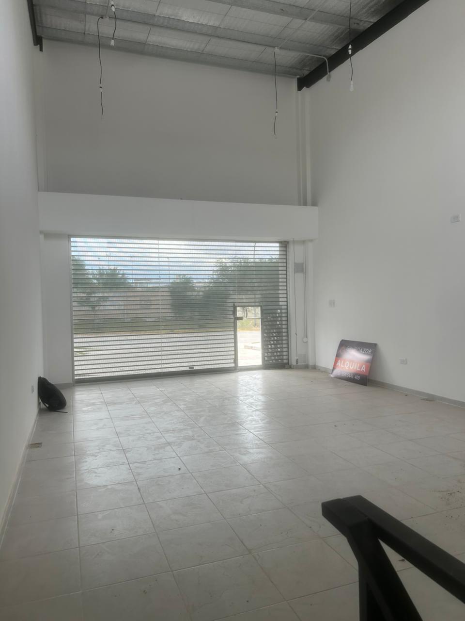 ARCOS PLAZA - LOCAL EN ALQUILER CON SUB-SUELO