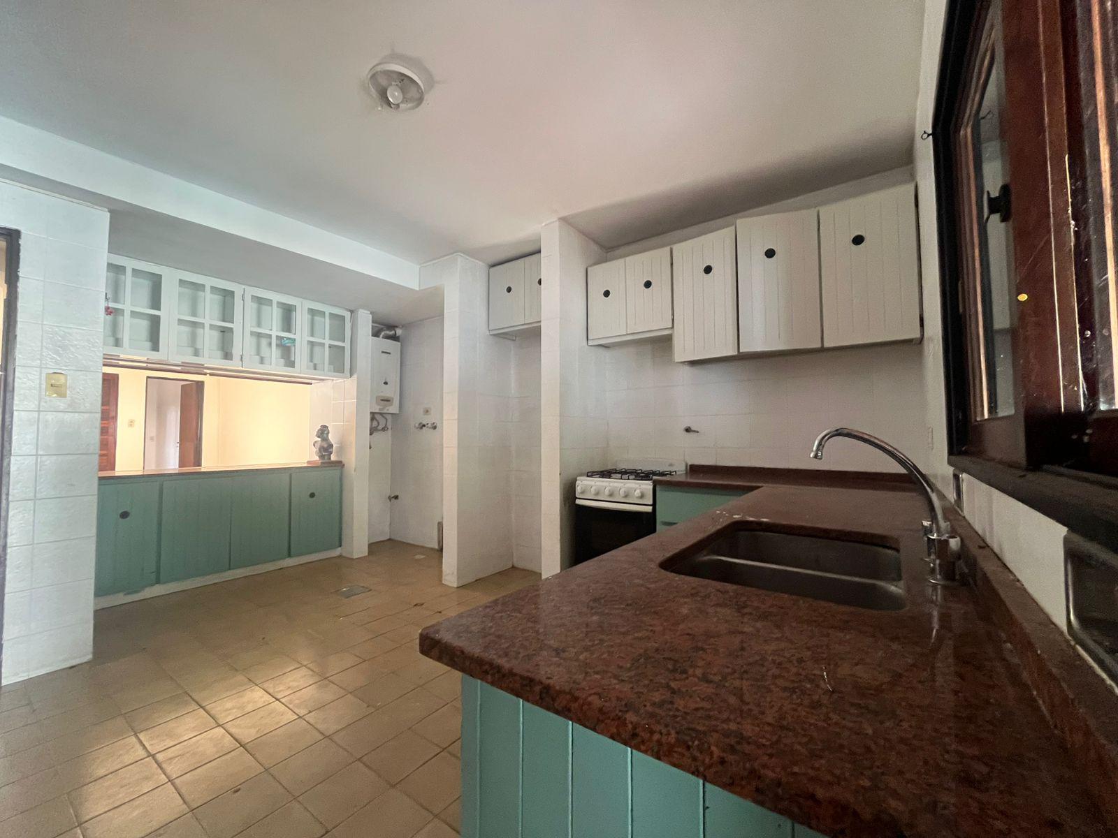 ALQUILO EXCELNTE PROPIEDAD EN DOS PLANTAS 4 DORMITORIOS COCHERA DOBLE PILETA Y QUINCHO TABLADA PARK